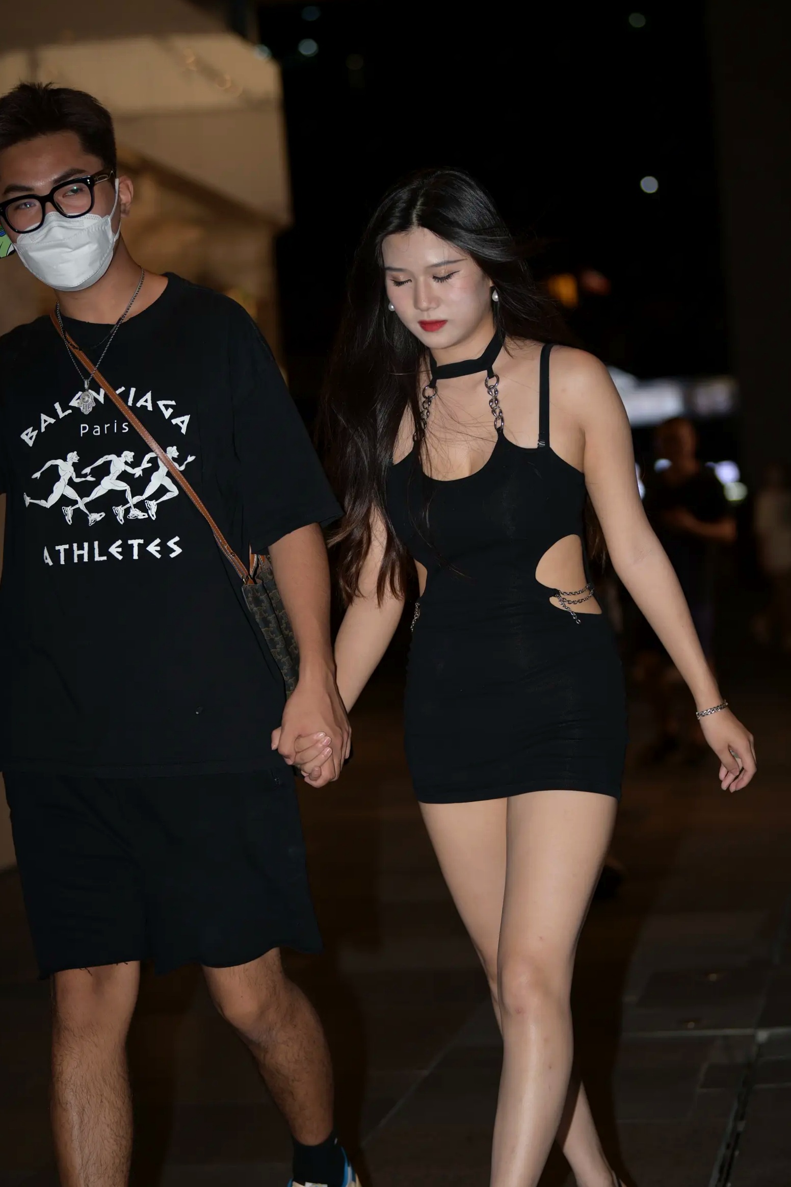 Gallery - 黑色修身裙夜间街拍，长腿女神尽显性感身姿 [174P]性感美腿街拍诱惑 女神私房照_秀色女神 - image 65