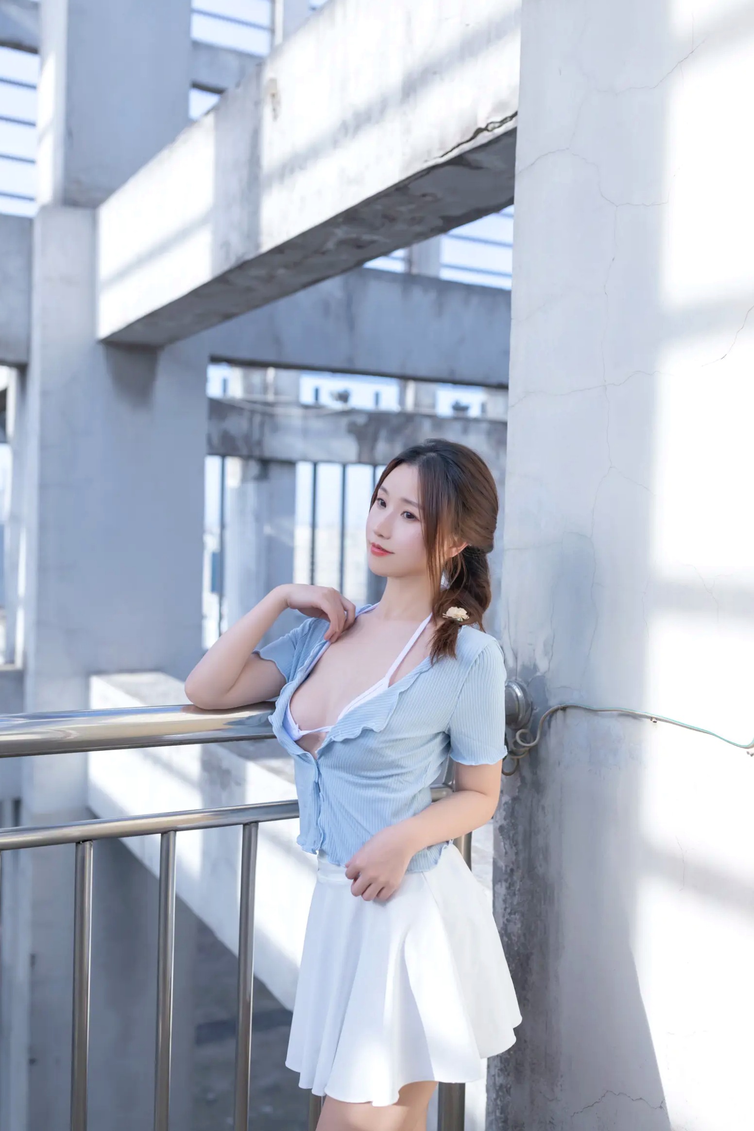 Gallery - 杏子 - 天台户外私房写真，清纯蓝白制服诱惑，极致性感大尺度视觉，完美身材撩人心弦 [120P]性感私房照诱惑大尺度制服 女神私房照_秀色女神 - image 29