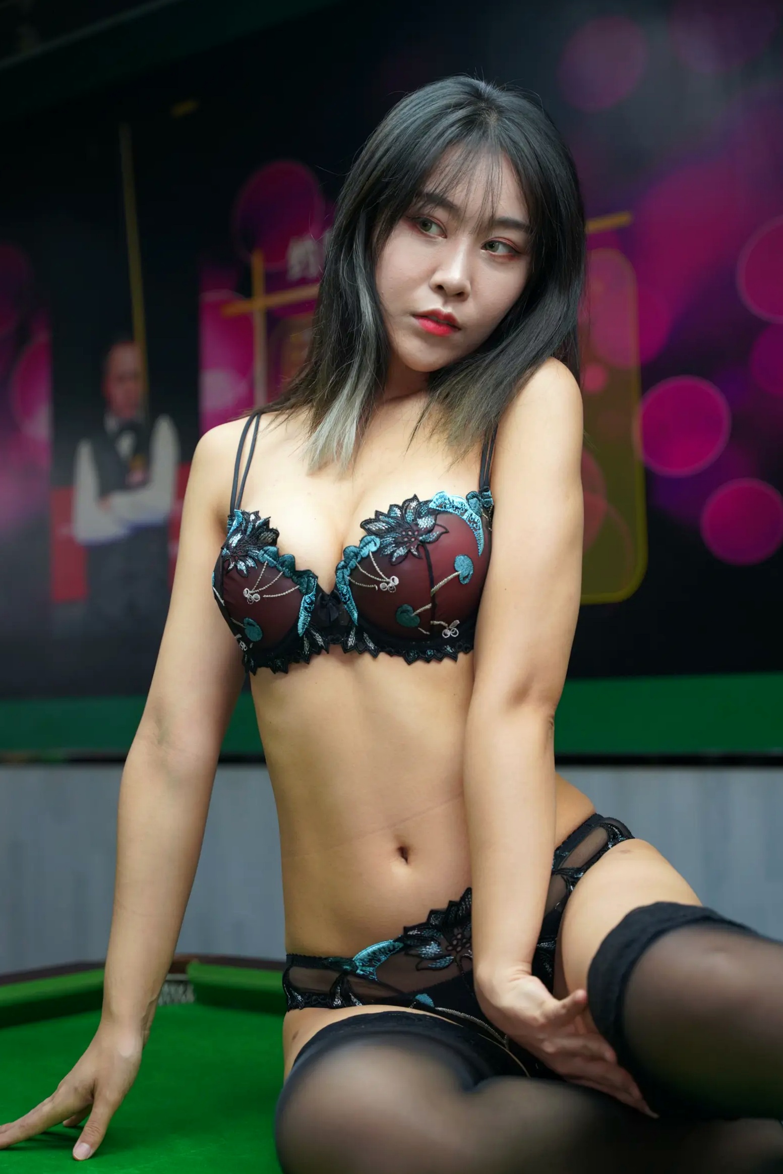 Gallery - 诱惑台球[93P] - 性感私房写真，模特 - model室内球房诱惑造型，渔网袜与比基尼的视觉盛宴性感诱惑私房照美腿 女神私房照_秀色女神 - image 33