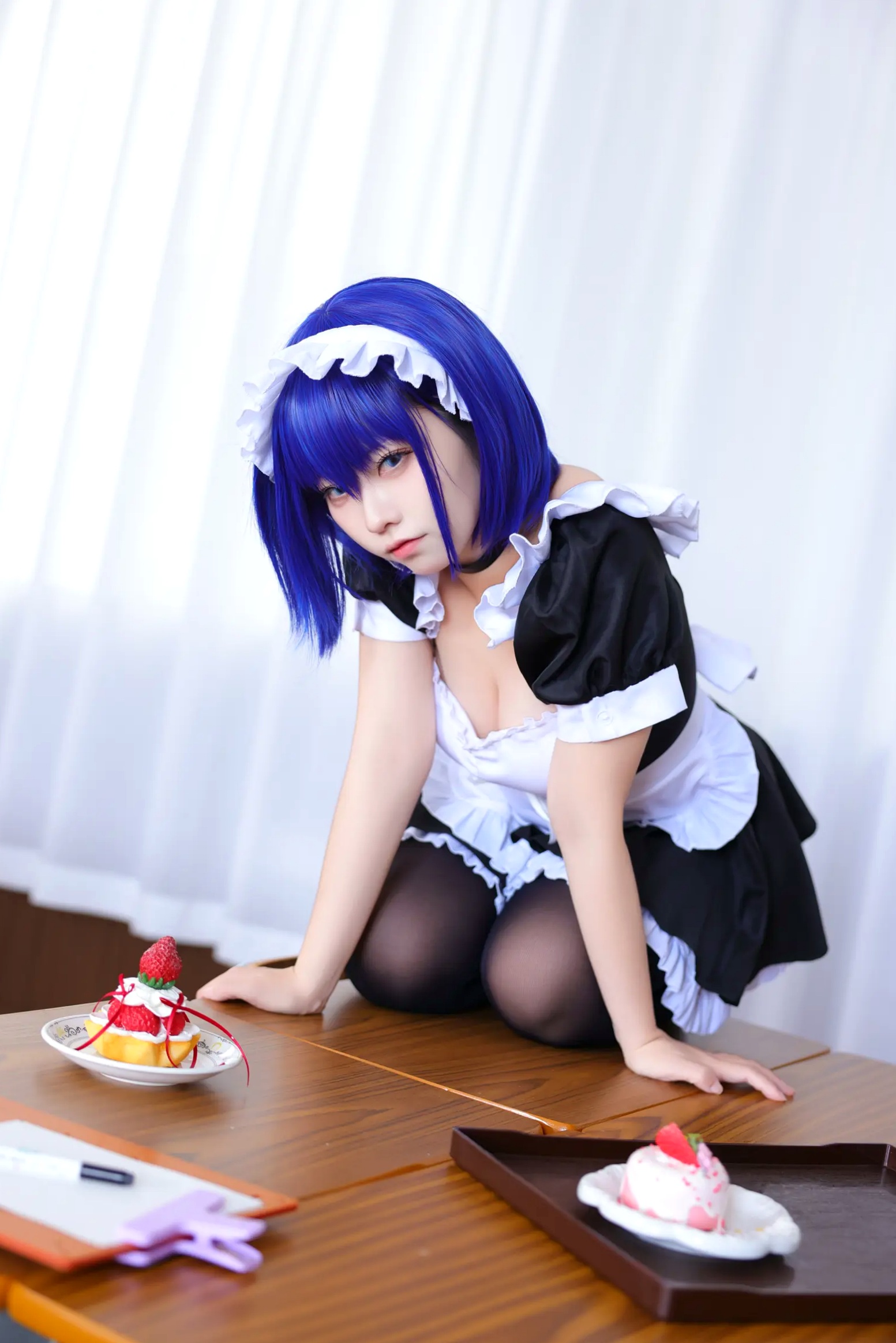Gallery - G44不会受伤 枫与玲二次元女仆装Cosplay，绝美蓝发气质美女室内私房写真[49P]角色扮演女仆诱惑萌系治愈系 女神私房照_秀色女神 - image 31