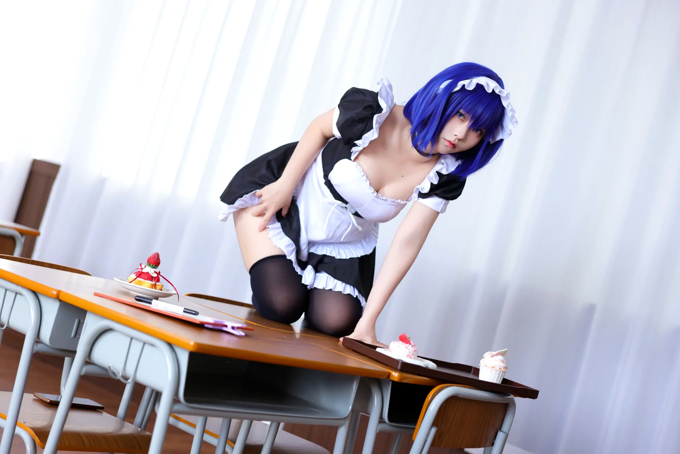 Gallery - G44不会受伤 枫与玲二次元女仆装Cosplay，绝美蓝发气质美女室内私房写真[49P]角色扮演女仆诱惑萌系治愈系 女神私房照_秀色女神 - image 32