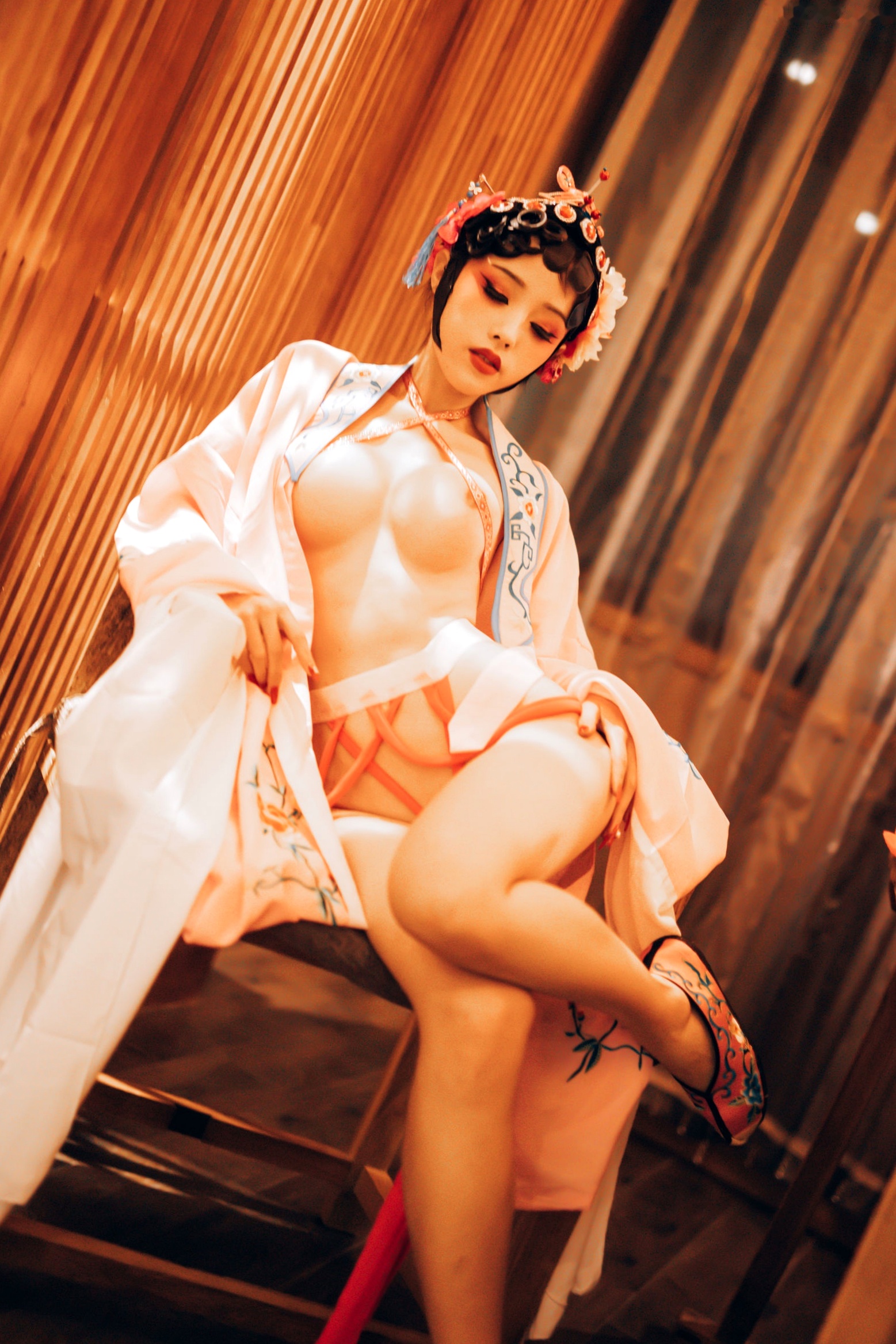 Gallery - 钛合金TiTi-潘金莲古风戏曲装，极致古典美学私房写真，魅惑眼妆风情万种，大尺度呈现惊艳东方尤物盛宴角色扮演私房照大尺度性感尤物 女神私房照_秀色女神 - image 4