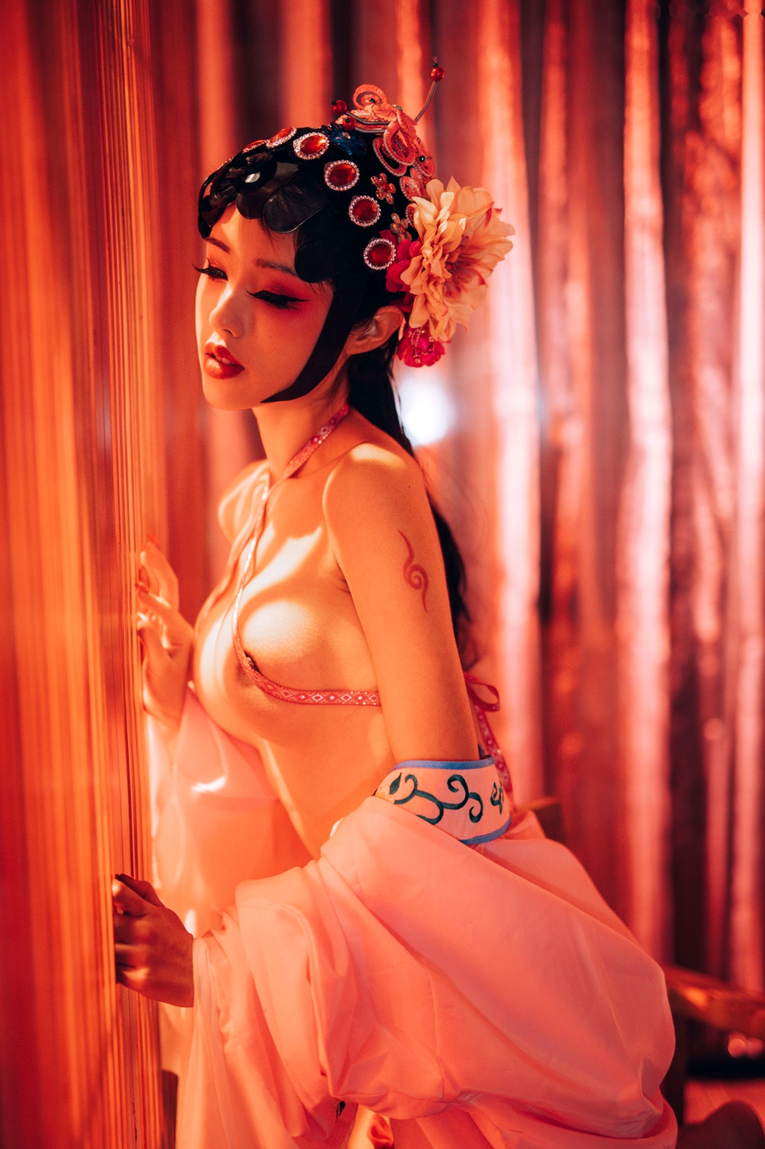 Gallery - 钛合金TiTi-潘金莲古风戏曲装，极致古典美学私房写真，魅惑眼妆风情万种，大尺度呈现惊艳东方尤物盛宴角色扮演私房照大尺度性感尤物 女神私房照_秀色女神 - image 24