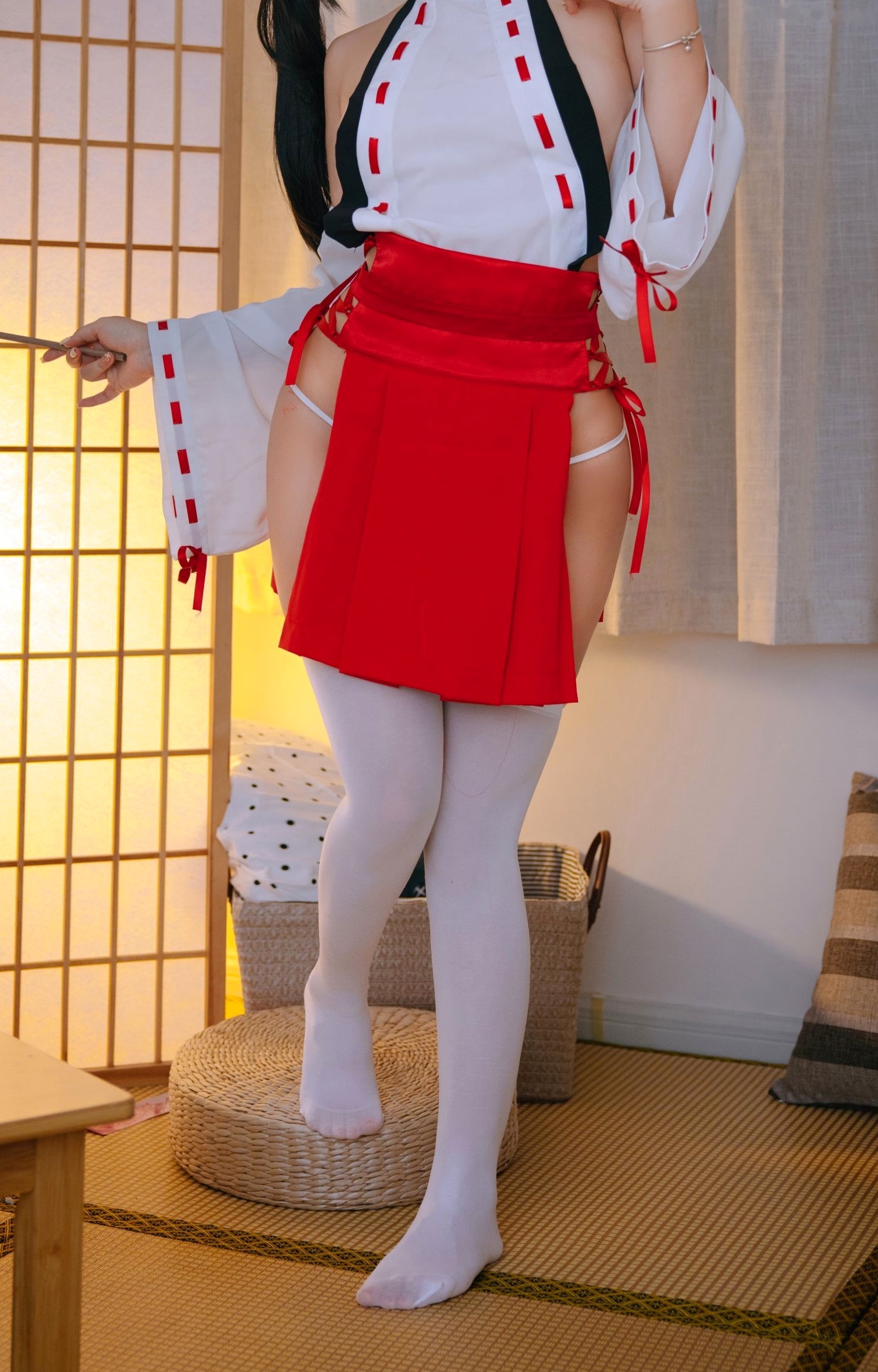 Gallery - 日奈娇-御币巫女：日式榻榻米绳缚角色扮演，清纯童颜与性感身材的极致诱惑私房大尺度写真角色扮演私房照大尺度性感诱惑 女神私房照_秀色女神 - image 41