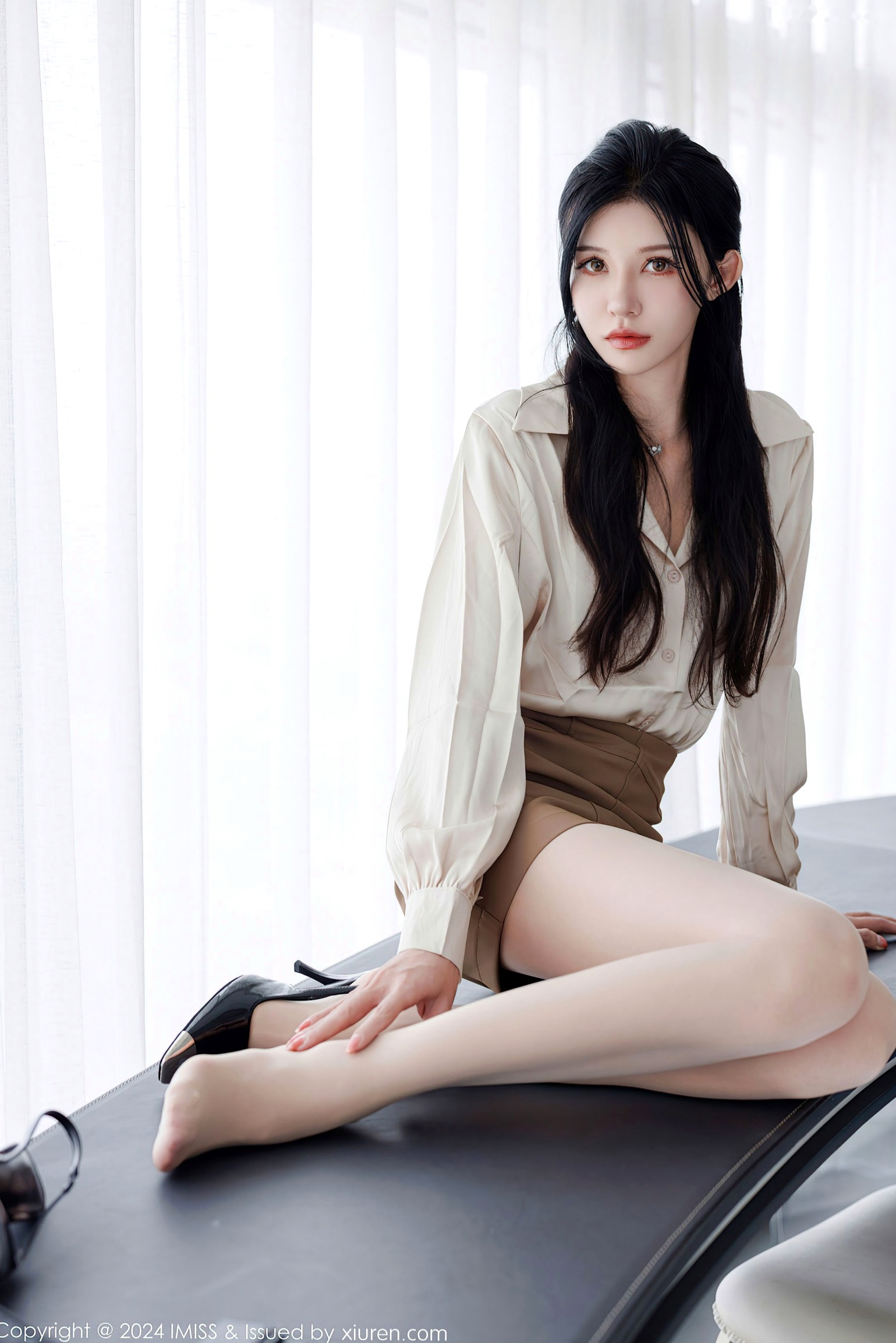 Gallery - 《IMiss爱蜜社 - Honey Club -767-泥鳅鳅-白衬衫褐色短裙黑蕾丝内衣制服诱惑私房写真-2024.03.07》爱蜜社 - Honey Club 性感气质丝袜内衣 女神私房照_秀色女神 - image 14