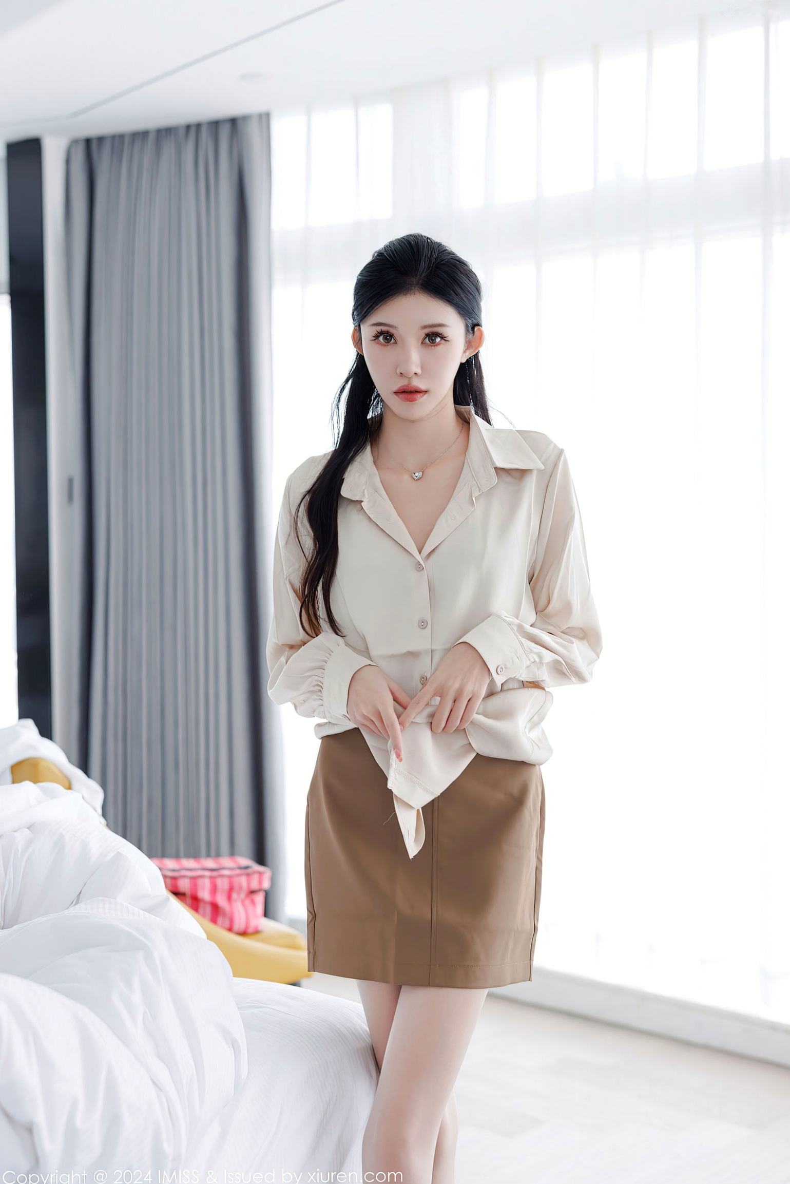 Gallery - 《IMiss爱蜜社 - Honey Club -767-泥鳅鳅-白衬衫褐色短裙黑蕾丝内衣制服诱惑私房写真-2024.03.07》爱蜜社 - Honey Club 性感气质丝袜内衣 女神私房照_秀色女神 - image 21