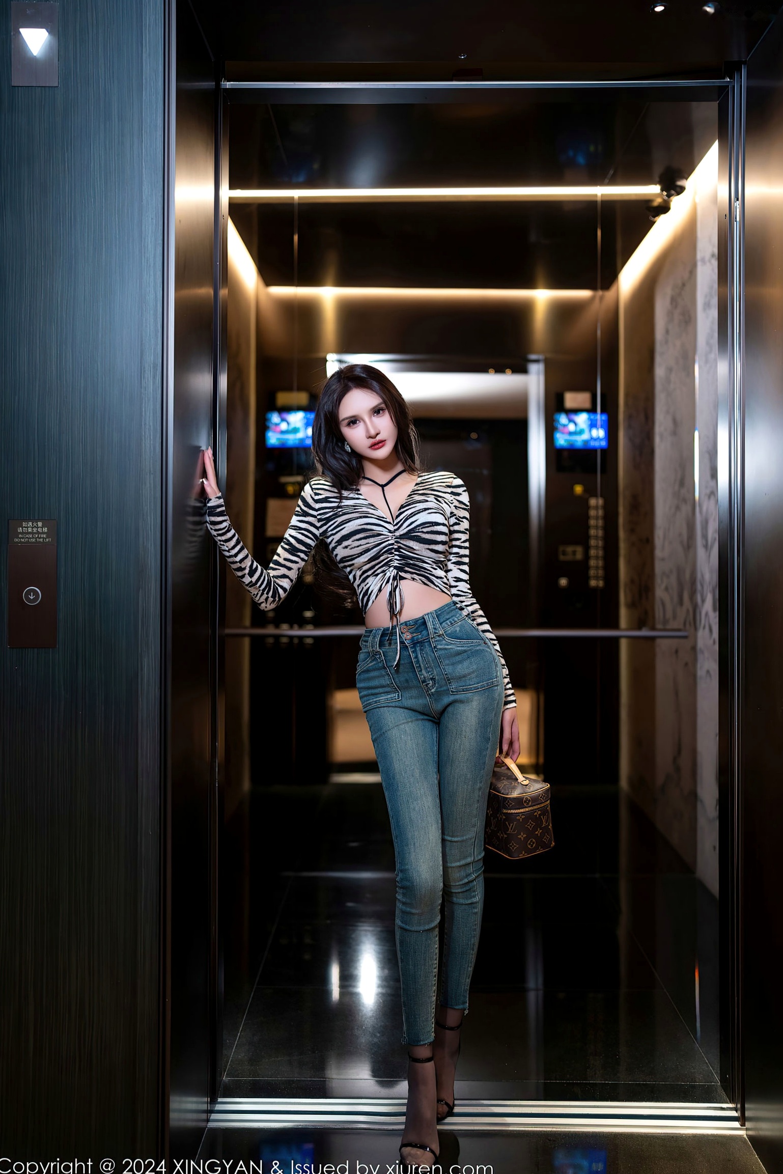 Gallery - XingYan星颜社- Star Face -224-Emily尹菲-斑马纹吊带与丝袜私房-酒店走廊风情-性感大尺度写真-2024.01.18星颜社- Star Face 性感丝袜私房照大尺度诱惑 女神私房照_秀色女神 - image 62