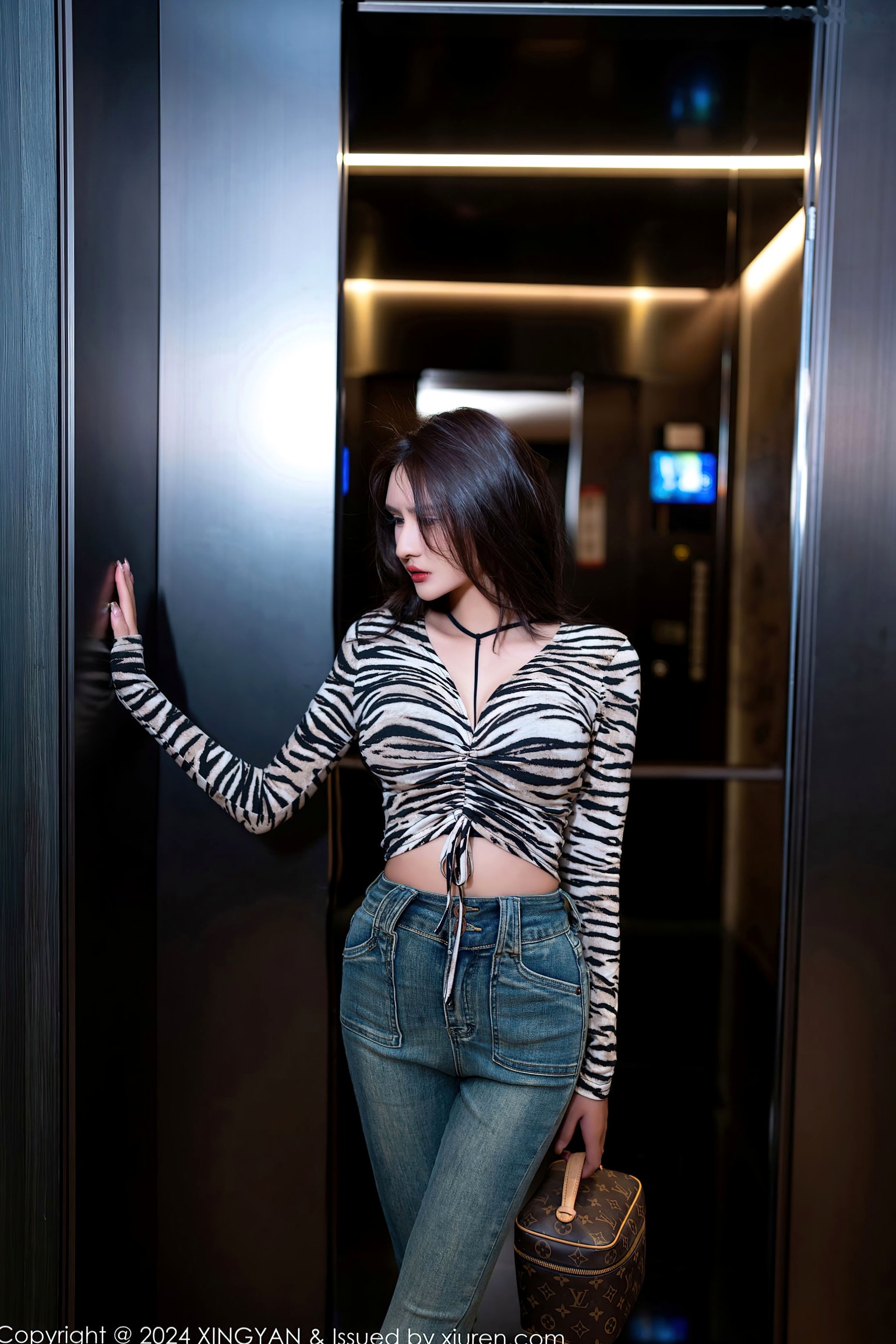 Gallery - XingYan星颜社- Star Face -224-Emily尹菲-斑马纹吊带与丝袜私房-酒店走廊风情-性感大尺度写真-2024.01.18星颜社- Star Face 性感丝袜私房照大尺度诱惑 女神私房照_秀色女神 - image 63