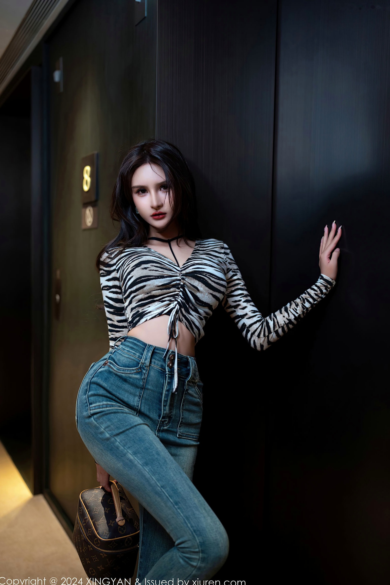 Gallery - XingYan星颜社- Star Face -224-Emily尹菲-斑马纹吊带与丝袜私房-酒店走廊风情-性感大尺度写真-2024.01.18星颜社- Star Face 性感丝袜私房照大尺度诱惑 女神私房照_秀色女神 - image 65