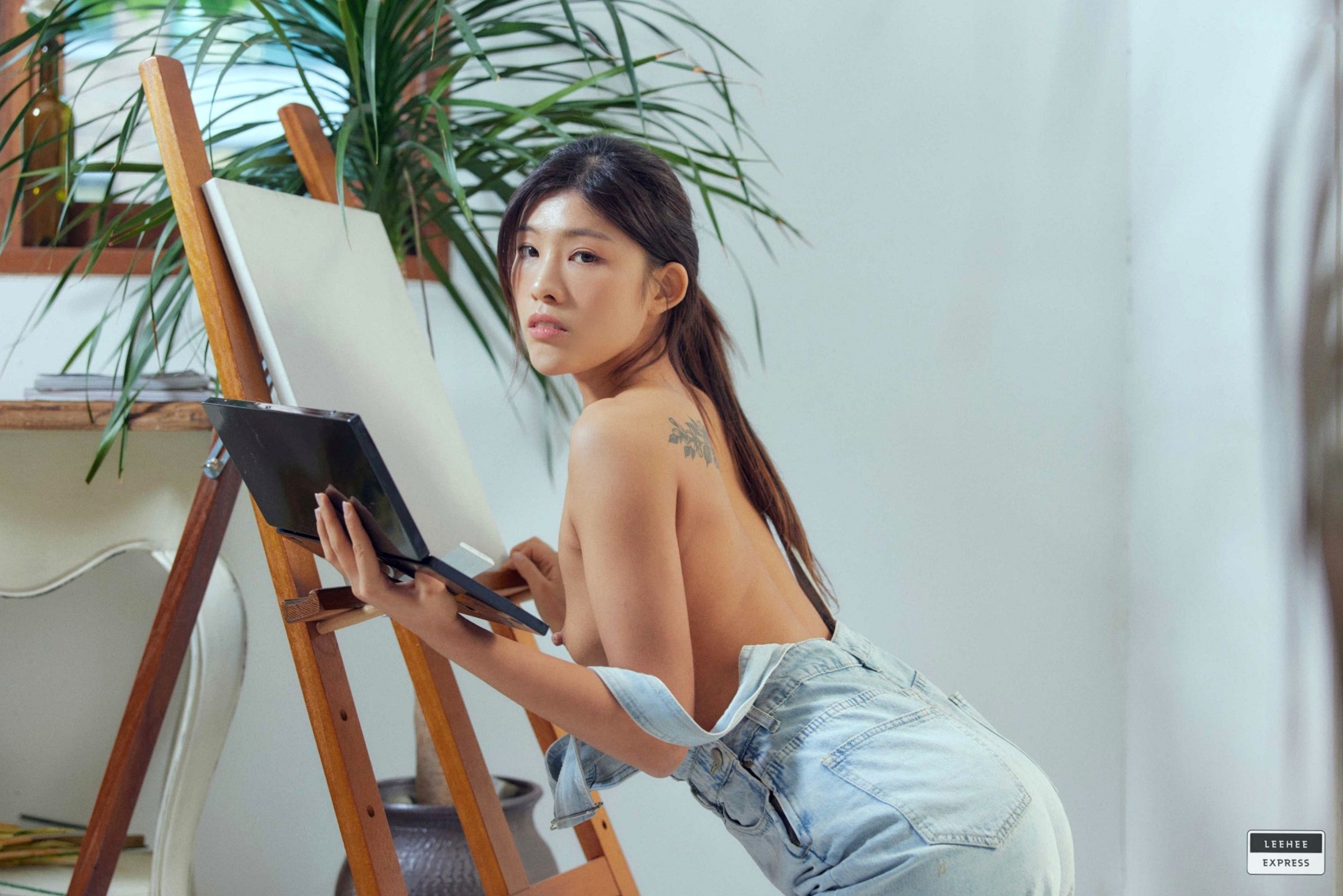 Gallery - 韩国美女Dayoung艺术画室主题写真：涂鸦艺术与牛仔背带裤的性感碰撞 – LEEHEE EXPRESS LEDB-222韩国性感私房照大尺度女神 女神私房照_秀色女神 - image 8