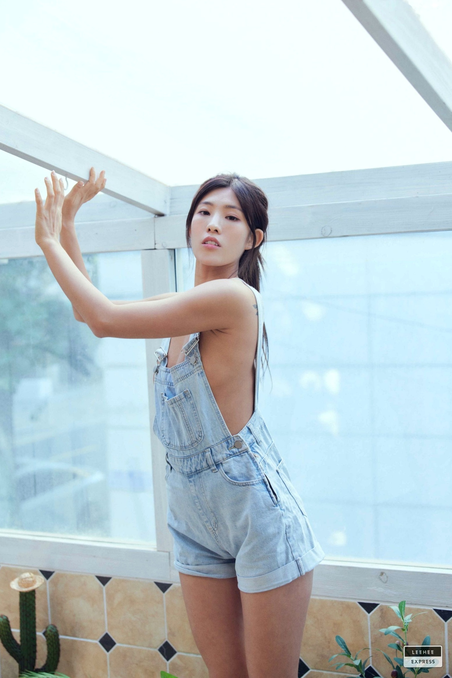 Gallery - 韩国美女Dayoung艺术画室主题写真：涂鸦艺术与牛仔背带裤的性感碰撞 – LEEHEE EXPRESS LEDB-222韩国性感私房照大尺度女神 女神私房照_秀色女神 - image 10
