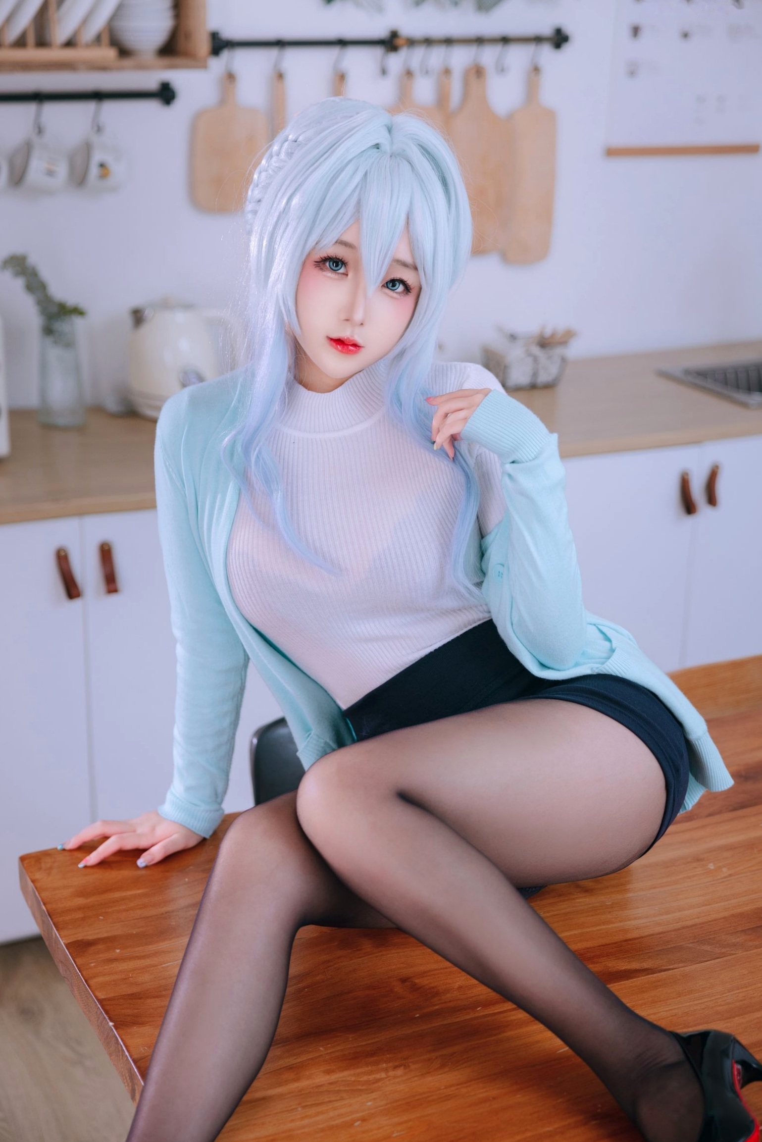 Gallery - 日奈娇-未亡人雪女角色扮演私房摄影，清冷蓝发魅惑性感内衣与居家美腿诱惑角色扮演性感私房照诱惑 女神私房照_秀色女神 - image 13