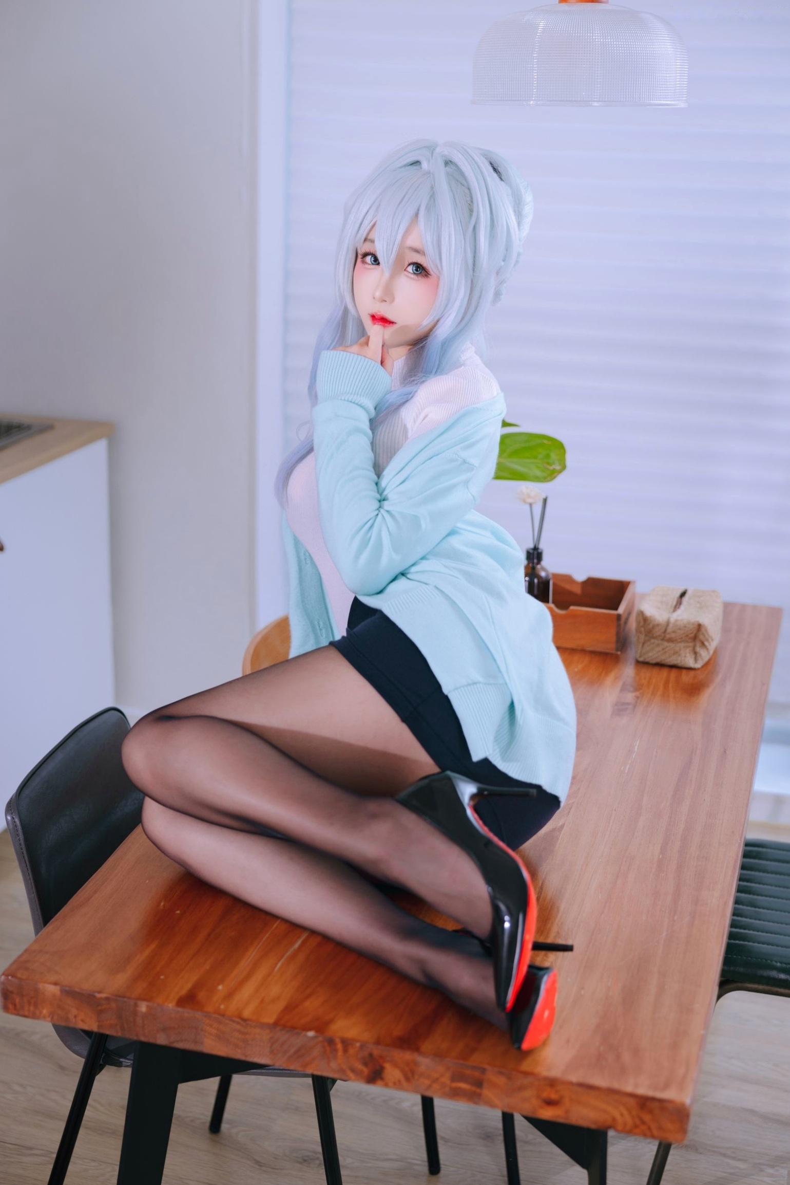 Gallery - 日奈娇-未亡人雪女角色扮演私房摄影，清冷蓝发魅惑性感内衣与居家美腿诱惑角色扮演性感私房照诱惑 女神私房照_秀色女神 - image 16