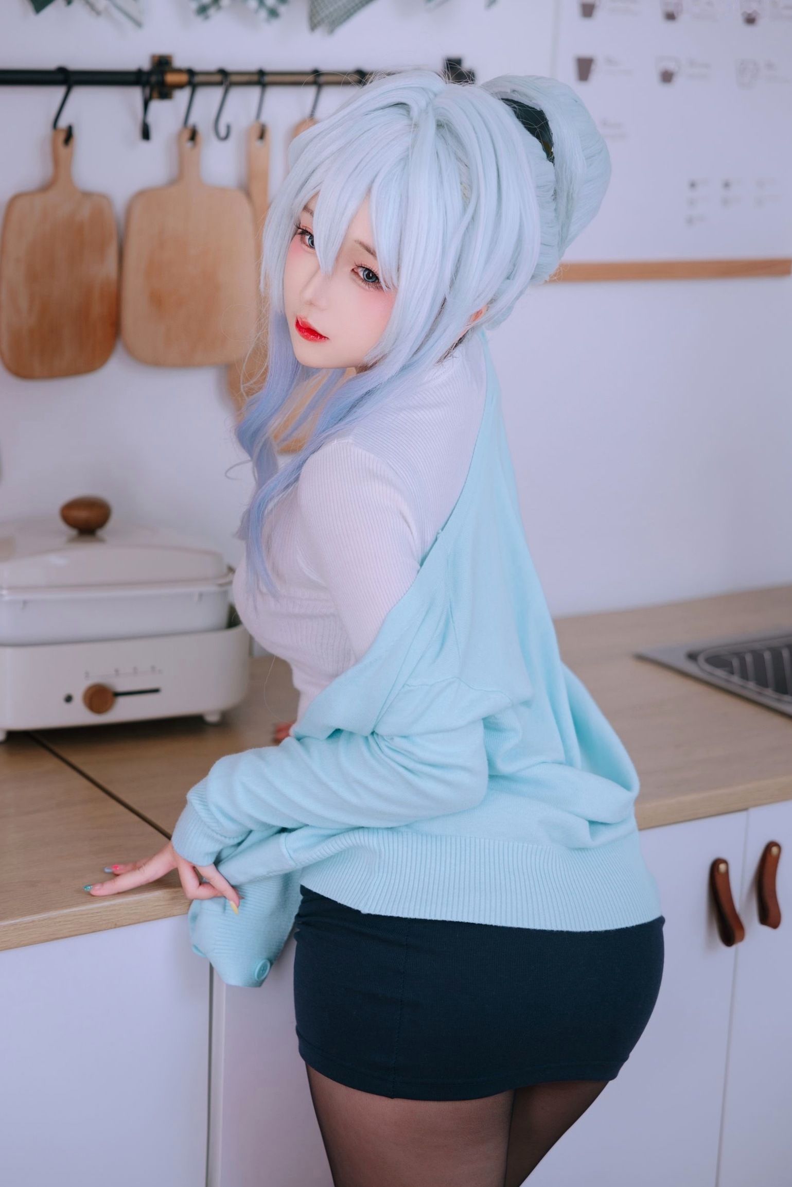 Gallery - 日奈娇-未亡人雪女角色扮演私房摄影，清冷蓝发魅惑性感内衣与居家美腿诱惑角色扮演性感私房照诱惑 女神私房照_秀色女神 - image 27