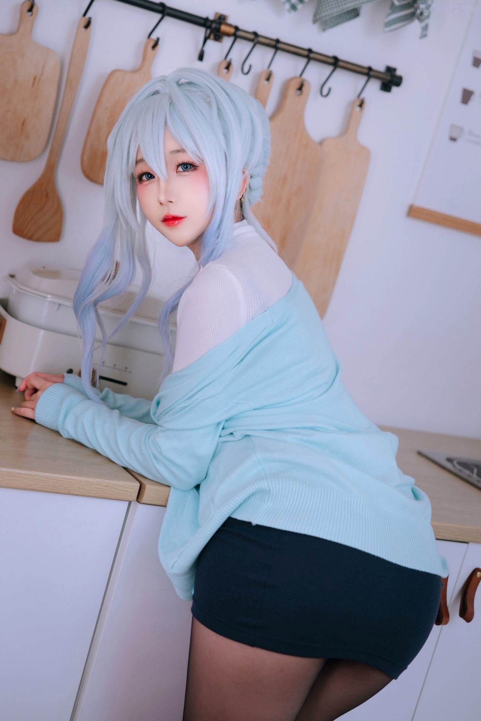 Gallery - 日奈娇-未亡人雪女角色扮演私房摄影，清冷蓝发魅惑性感内衣与居家美腿诱惑角色扮演性感私房照诱惑 女神私房照_秀色女神 - image 28