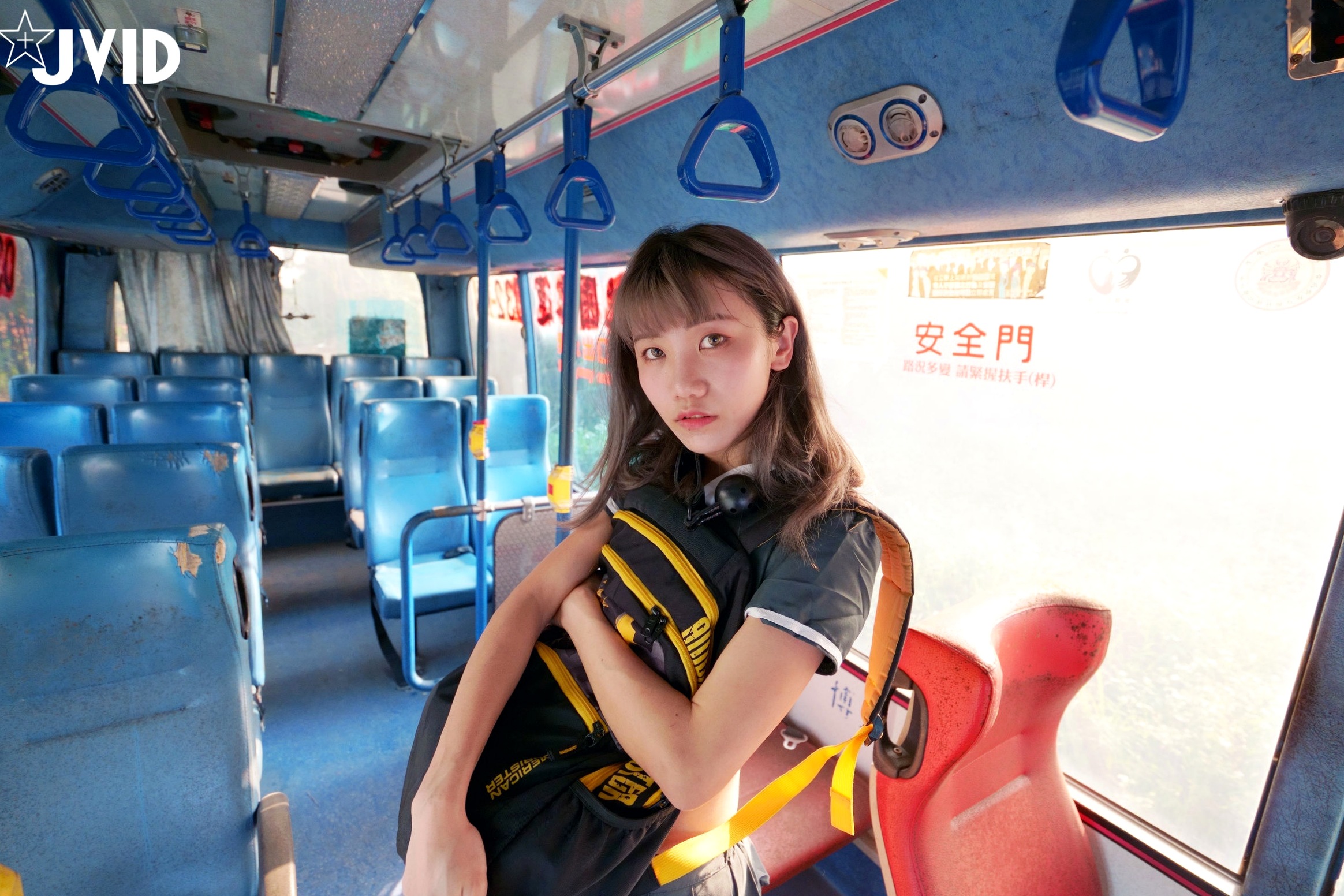 Gallery - JVID-伊芙蝶-真实公车角色扮演，极致诱惑大尺度处女丧失回忆录-2021.06.25JVID性感诱惑大尺度角色扮演 女神私房照_秀色女神 - image 4