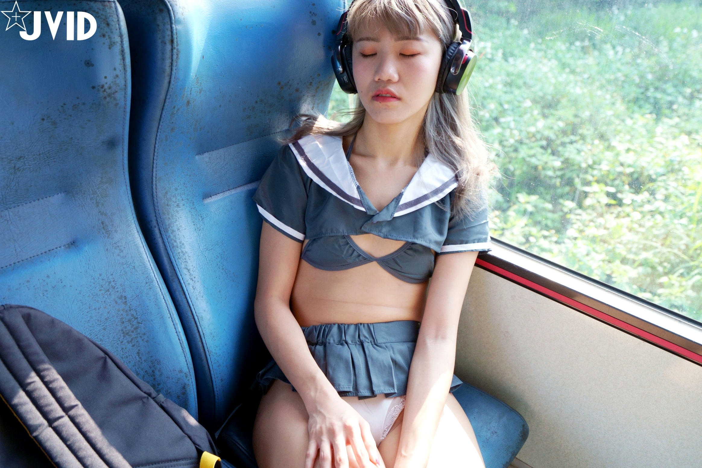 Gallery - JVID-伊芙蝶-真实公车角色扮演，极致诱惑大尺度处女丧失回忆录-2021.06.25JVID性感诱惑大尺度角色扮演 女神私房照_秀色女神 - image 13