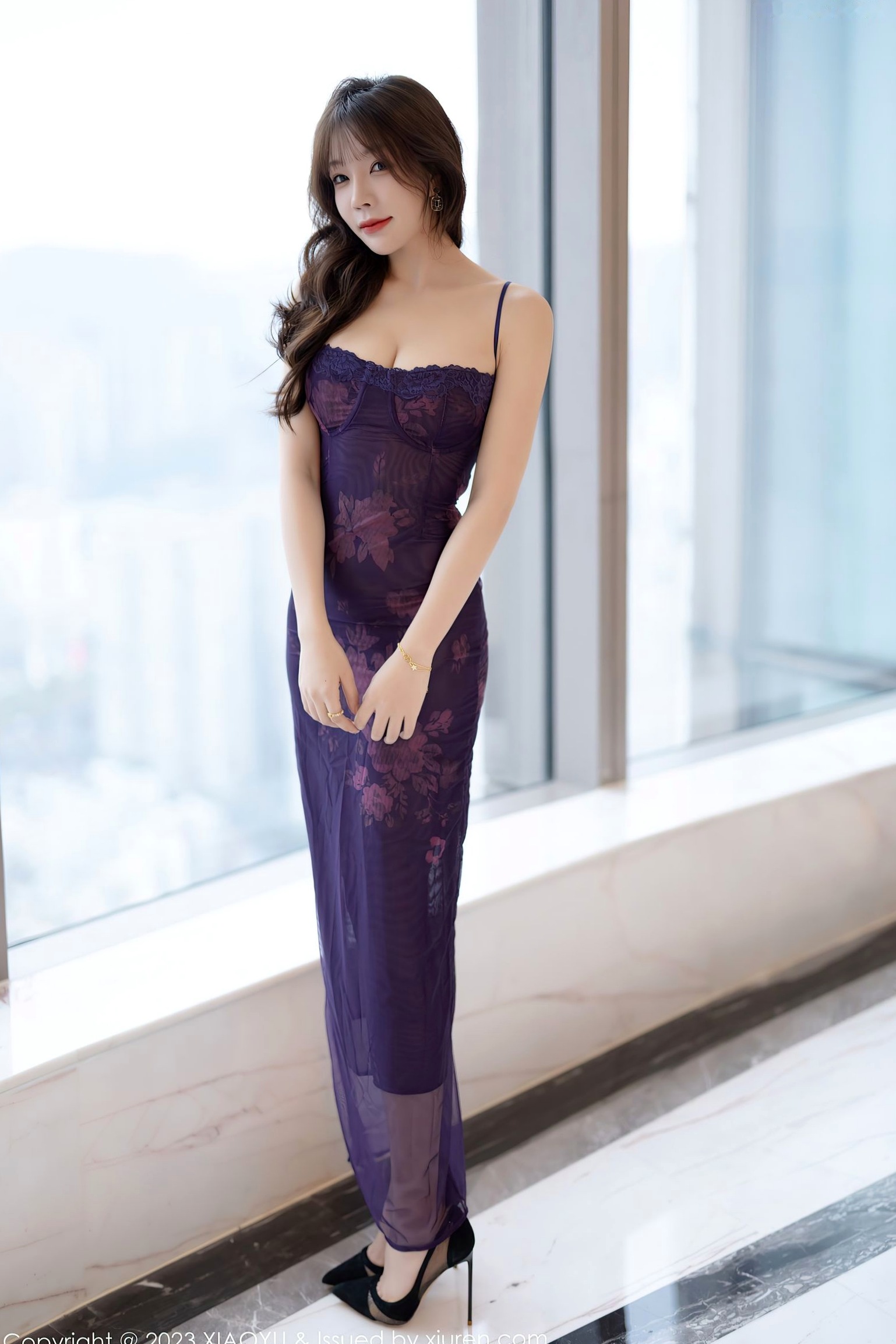 Gallery - XiaoYu语画界 - Painting World 1147期：徐莉芝Booty性感私房照，紫色吊带长裙女神，室内极品诱惑，绝美大尺度写真，尽显迷人曲线语画界 - Painting World 性感私房照极品大尺度 女神私房照_秀色女神 - image 1