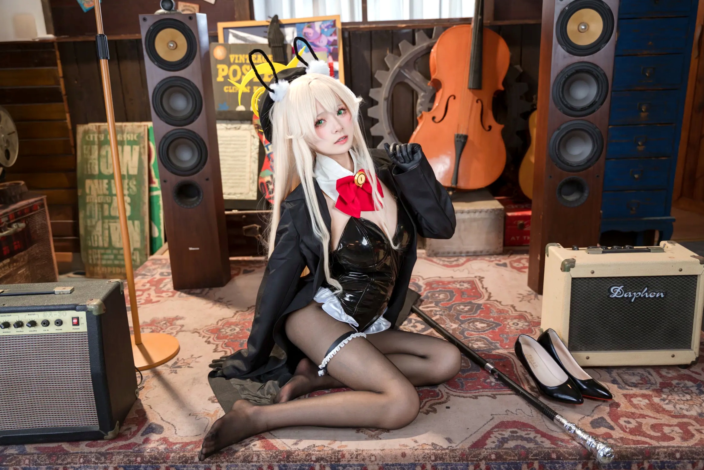 Gallery - 九柒喵 - 蓝色档案执事兔女郎Cosplay：复古乐室里的纯欲诱惑，精致动漫高品质角色扮演套图 [36P]角色扮演诱惑性感私房照萌系制服美腿黑丝 女神私房照_秀色女神 - image 11