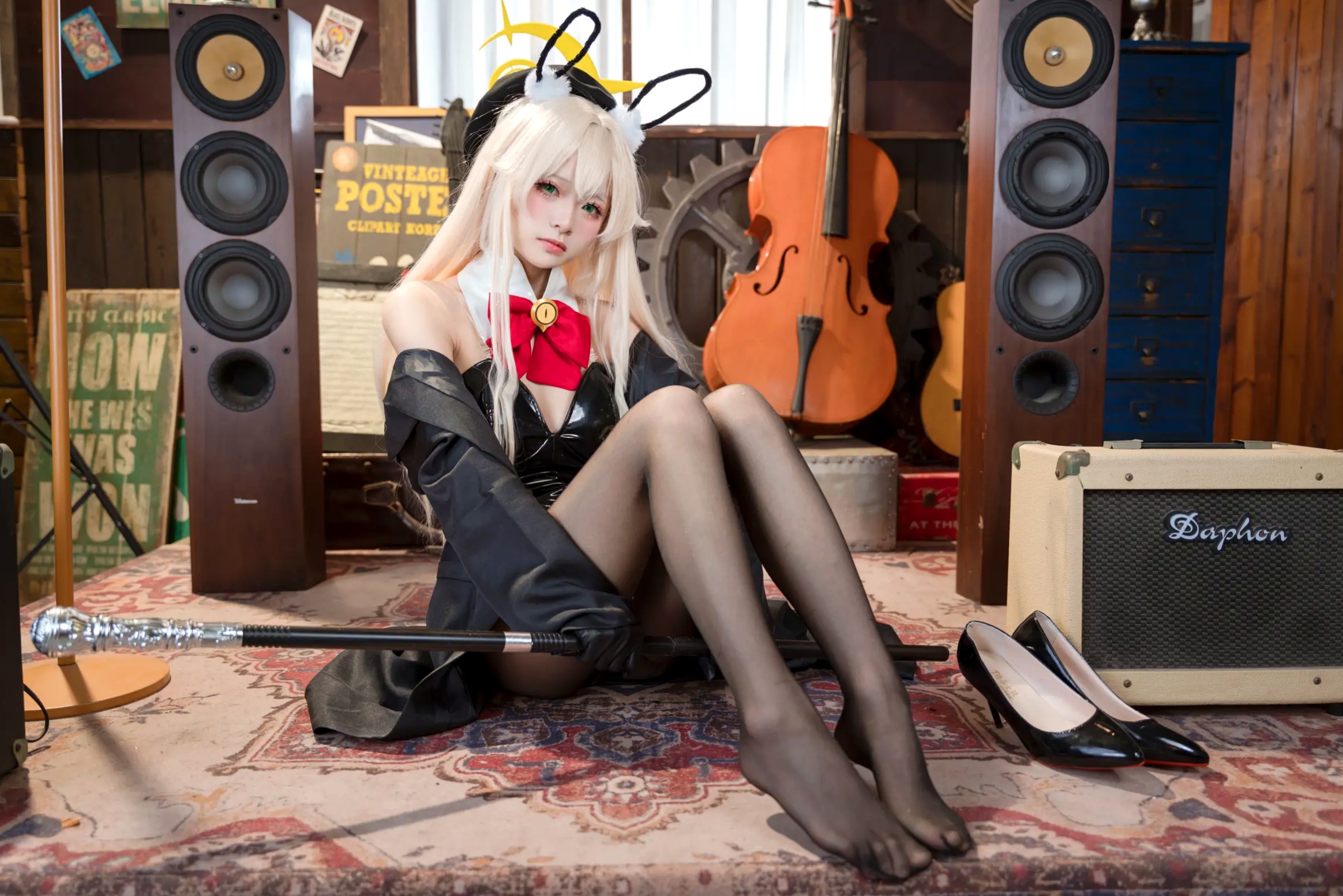 Gallery - 九柒喵 - 蓝色档案执事兔女郎Cosplay：复古乐室里的纯欲诱惑，精致动漫高品质角色扮演套图 [36P]角色扮演诱惑性感私房照萌系制服美腿黑丝 女神私房照_秀色女神 - image 17