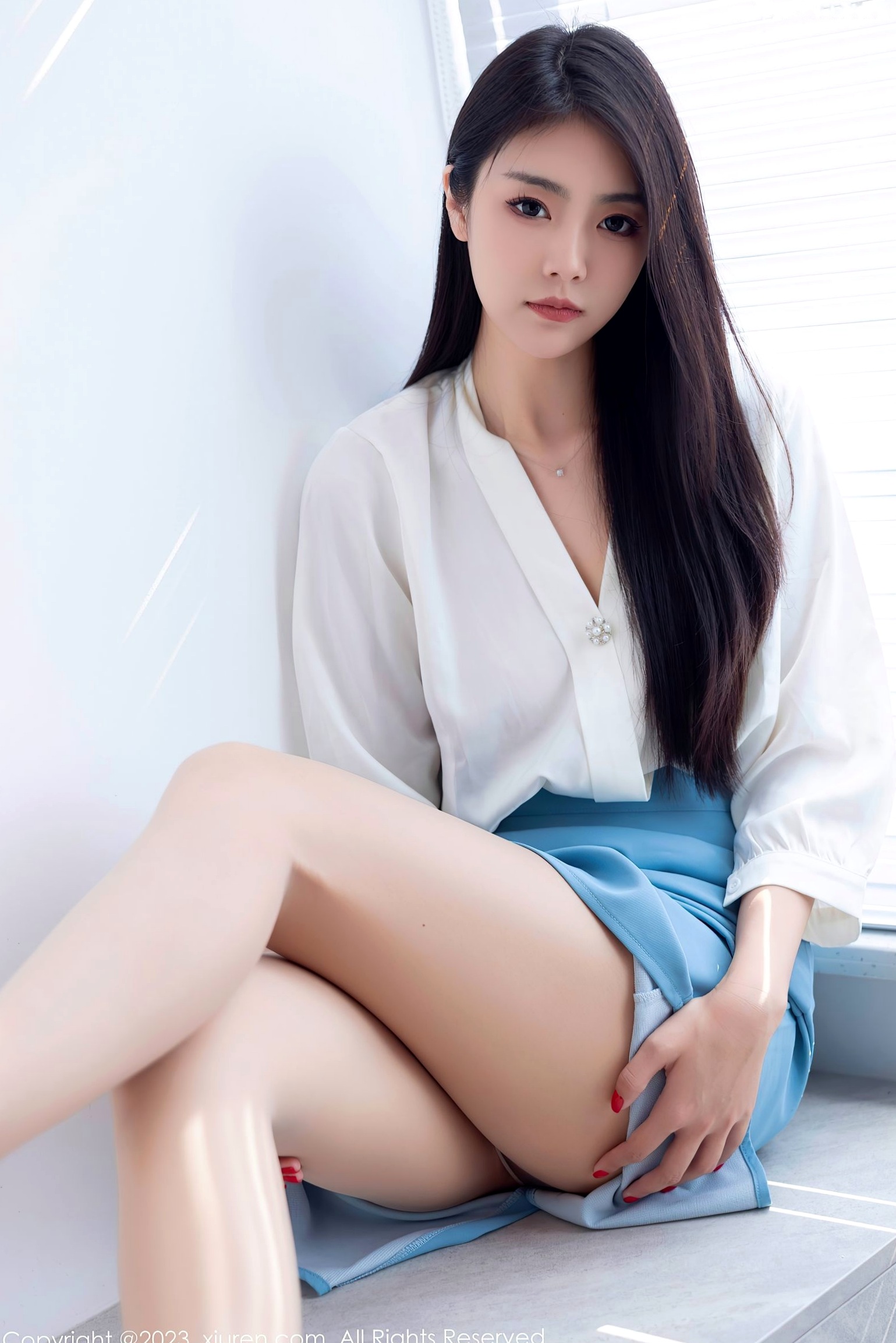 Gallery - XiuRen秀人网 - XiuRen -7314-可樂Vicky白衬衫蓝短裙，极致丝袜美腿高跟鞋，职场OL风格女神写真秀人网 - XiuRen 制服美腿丝袜性感私房照 女神私房照_秀色女神 - image 47
