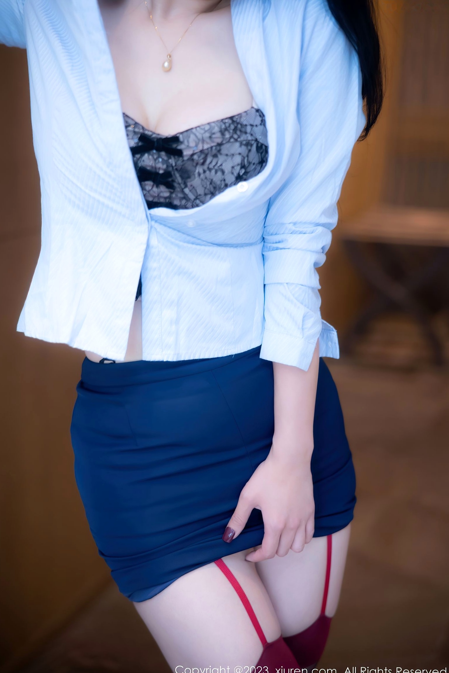 Gallery - XiuRen秀人网 - XiuRen -7313-大美妞儿：蓝衬衫制服诱惑，极致黑色性感蕾丝内衣，红边吊带展现撩人身姿，火辣私房大片秀人网 - XiuRen 性感诱惑内衣私房照 女神私房照_秀色女神 - image 7