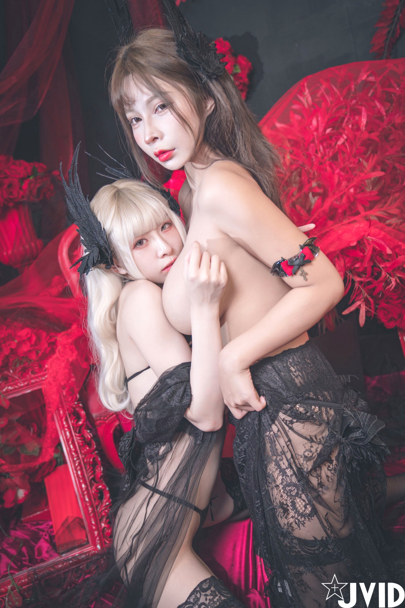 Gallery - JVID黎菲儿与艾妃万圣节系列写真：暗黑哥特风蕾丝内衣，黑丝诱惑与美乳胴体，万圣之夜致命挑逗大尺度演绎性感诱惑黑丝大尺度JVID 女神私房照_秀色女神 - image 139