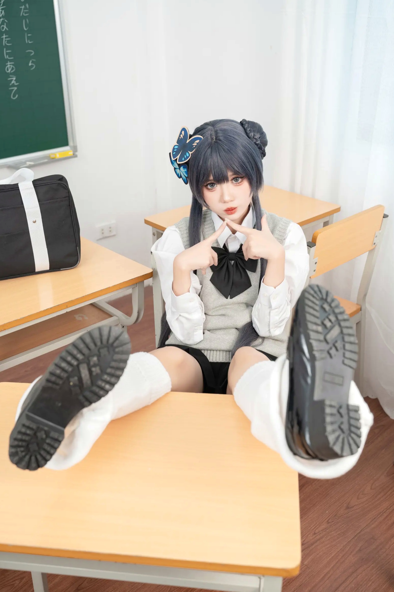 Gallery - PoppaChan扮演蓝色档案岐沙希，JK校服诱惑教室私房，精致还原与大胆尺度碰撞，可爱与性感并存的绝美Cosplay佳作[40P]角色扮演校服诱惑私房照 女神私房照_秀色女神 - image 5