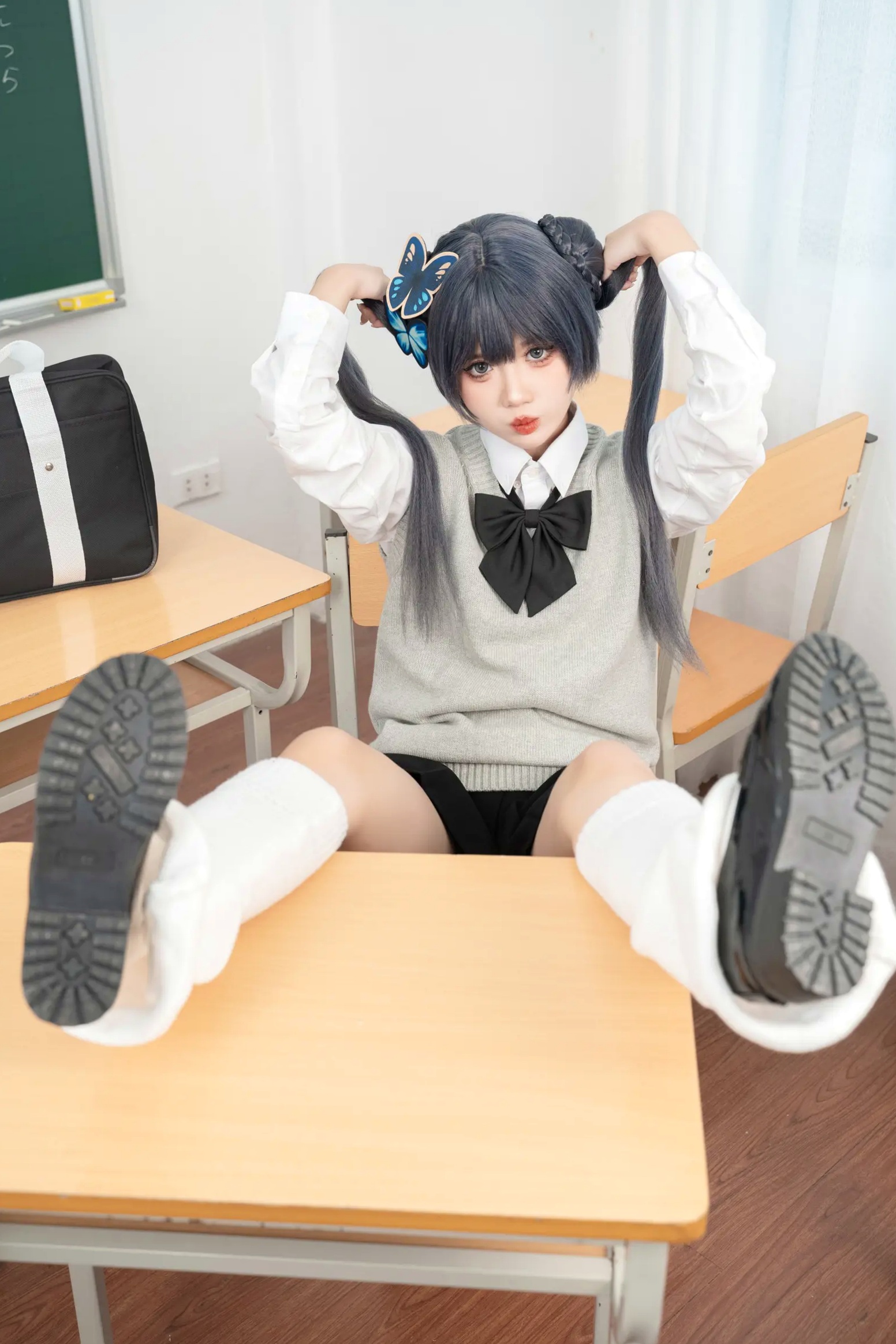 Gallery - PoppaChan扮演蓝色档案岐沙希，JK校服诱惑教室私房，精致还原与大胆尺度碰撞，可爱与性感并存的绝美Cosplay佳作[40P]角色扮演校服诱惑私房照 女神私房照_秀色女神 - image 6