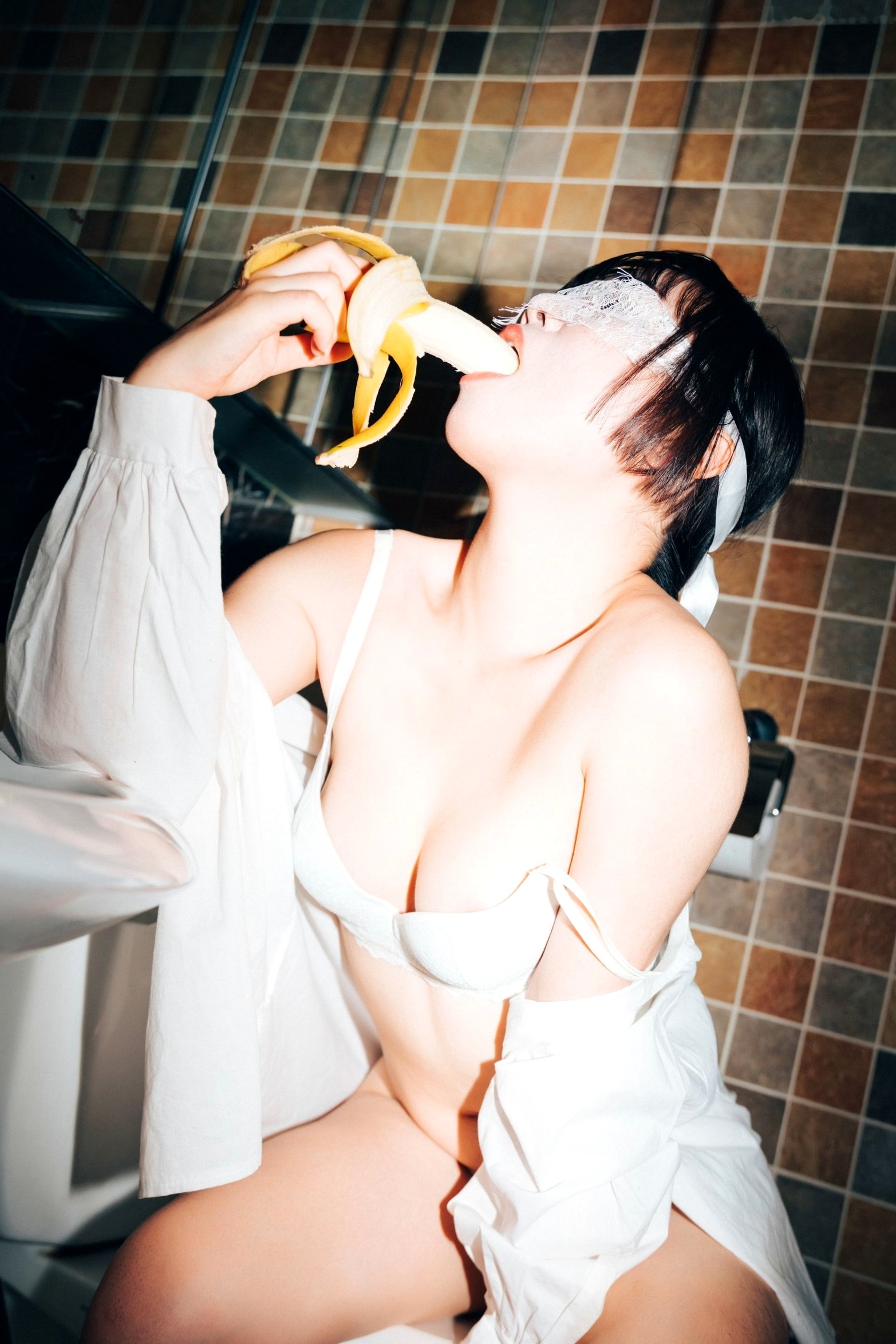 Gallery - 韩国美女Min-Min私房写真：蕾丝眼罩居家诱惑，浴室与甜美派对的多面魅力《品尝我吧-Taste-Me-Loozy》性感诱惑私房照韩国家居 女神私房照_秀色女神 - image 44