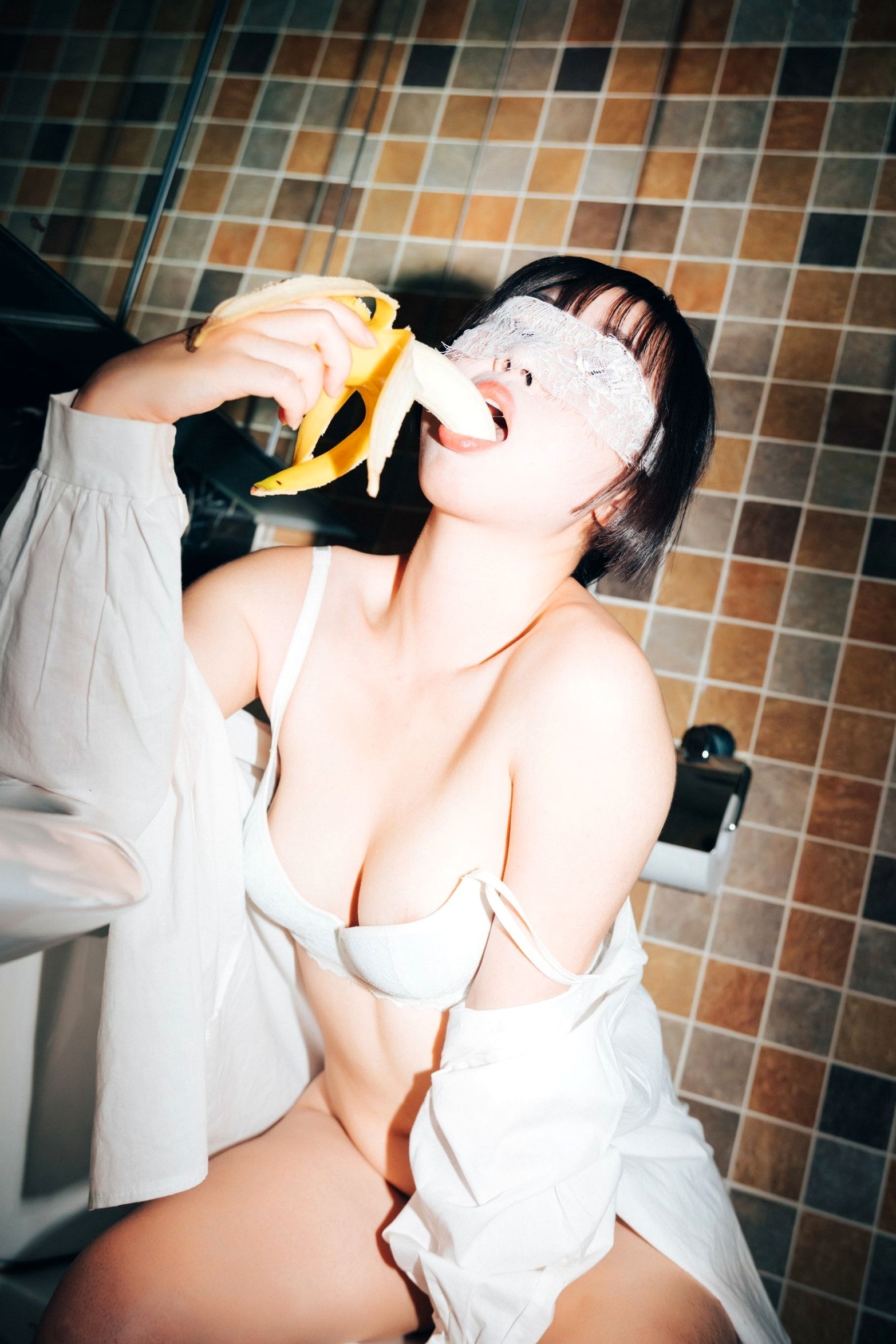 Gallery - 韩国美女Min-Min私房写真：蕾丝眼罩居家诱惑，浴室与甜美派对的多面魅力《品尝我吧-Taste-Me-Loozy》性感诱惑私房照韩国家居 女神私房照_秀色女神 - image 45