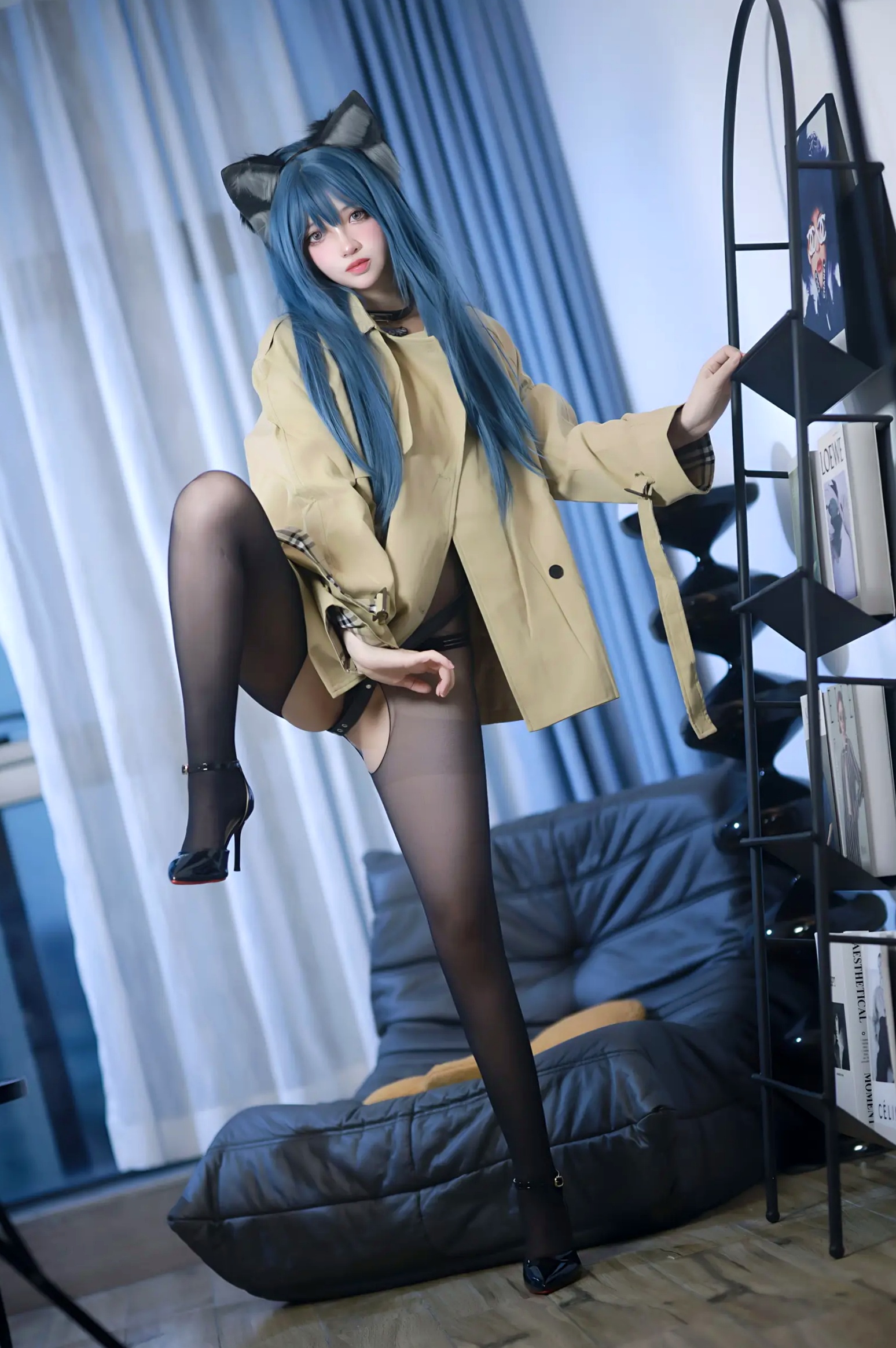 Gallery - 疯猫ss - 猫耳绑带束缚，冷艳蓝发Cosplay潮流私房，大尺度黑丝美腿诱惑写真性感角色扮演黑丝私房照大尺度 女神私房照_秀色女神 - image 8
