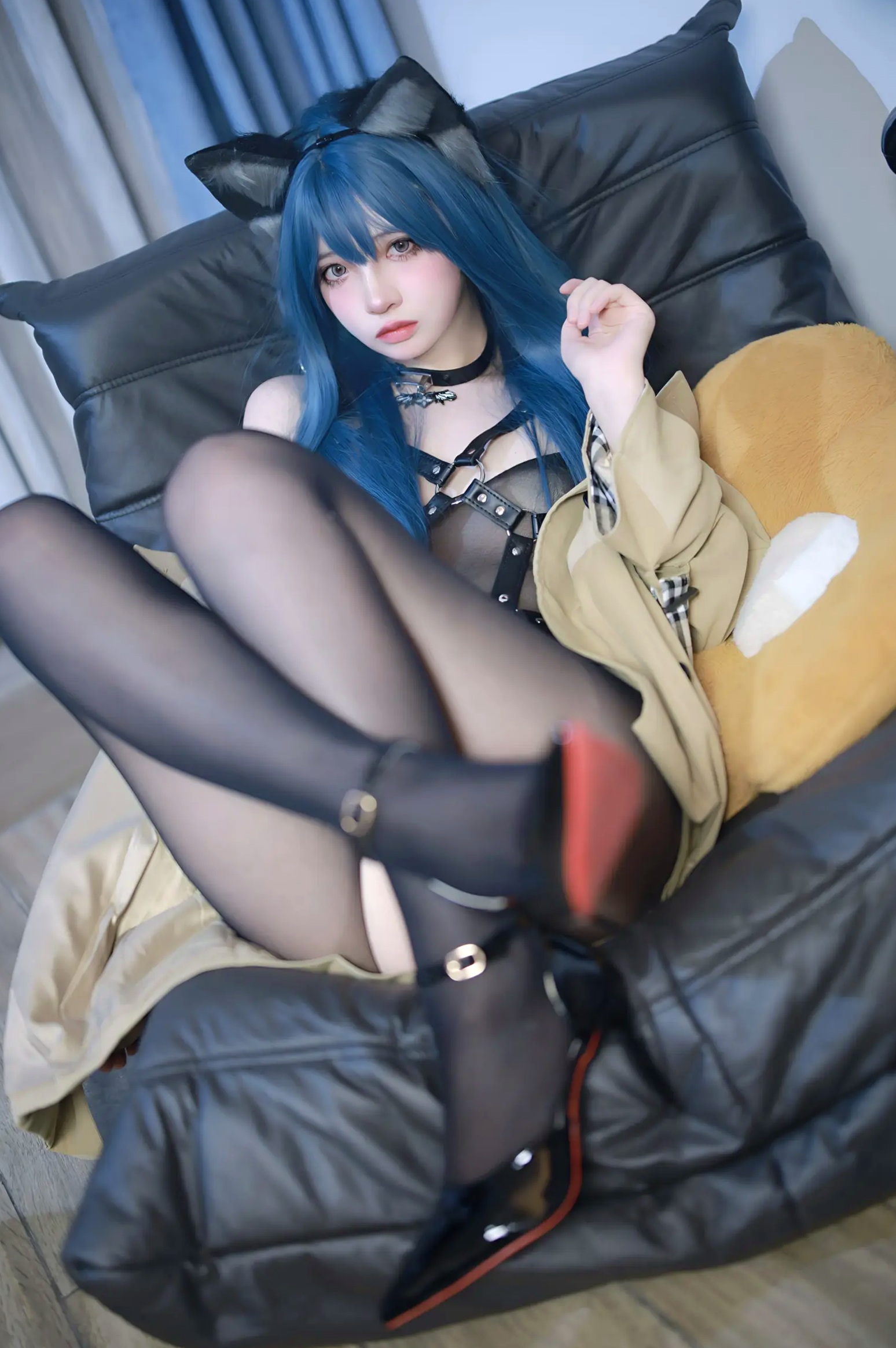 Gallery - 疯猫ss - 猫耳绑带束缚，冷艳蓝发Cosplay潮流私房，大尺度黑丝美腿诱惑写真性感角色扮演黑丝私房照大尺度 女神私房照_秀色女神 - image 10