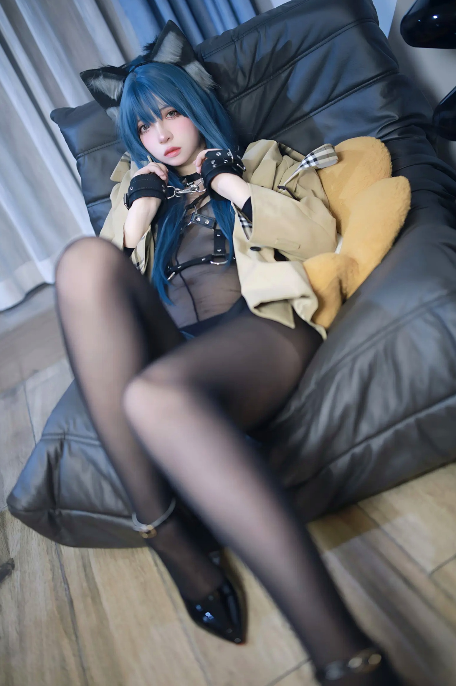 Gallery - 疯猫ss - 猫耳绑带束缚，冷艳蓝发Cosplay潮流私房，大尺度黑丝美腿诱惑写真性感角色扮演黑丝私房照大尺度 女神私房照_秀色女神 - image 16