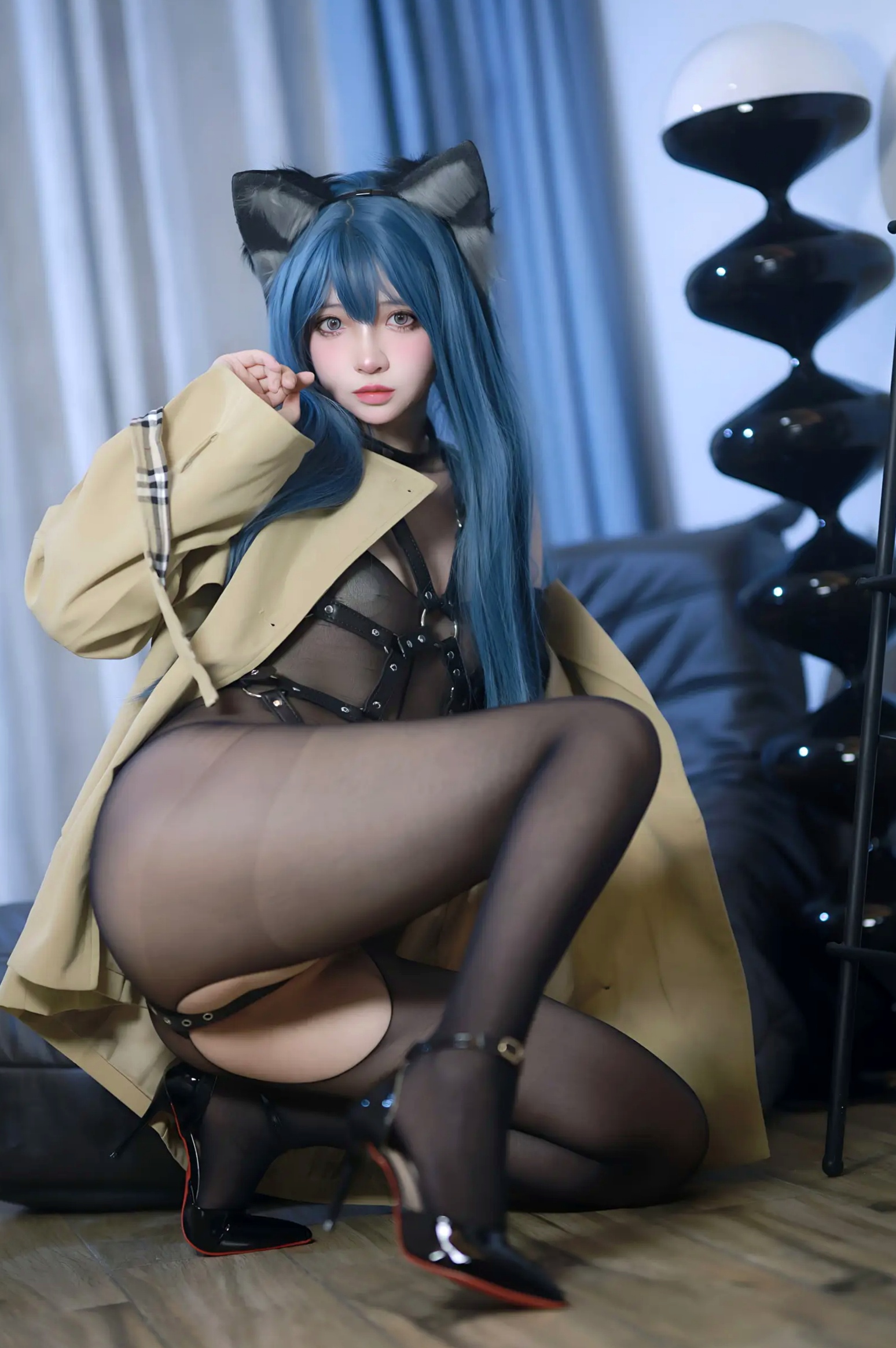 Gallery - 疯猫ss - 猫耳绑带束缚，冷艳蓝发Cosplay潮流私房，大尺度黑丝美腿诱惑写真性感角色扮演黑丝私房照大尺度 女神私房照_秀色女神 - image 33