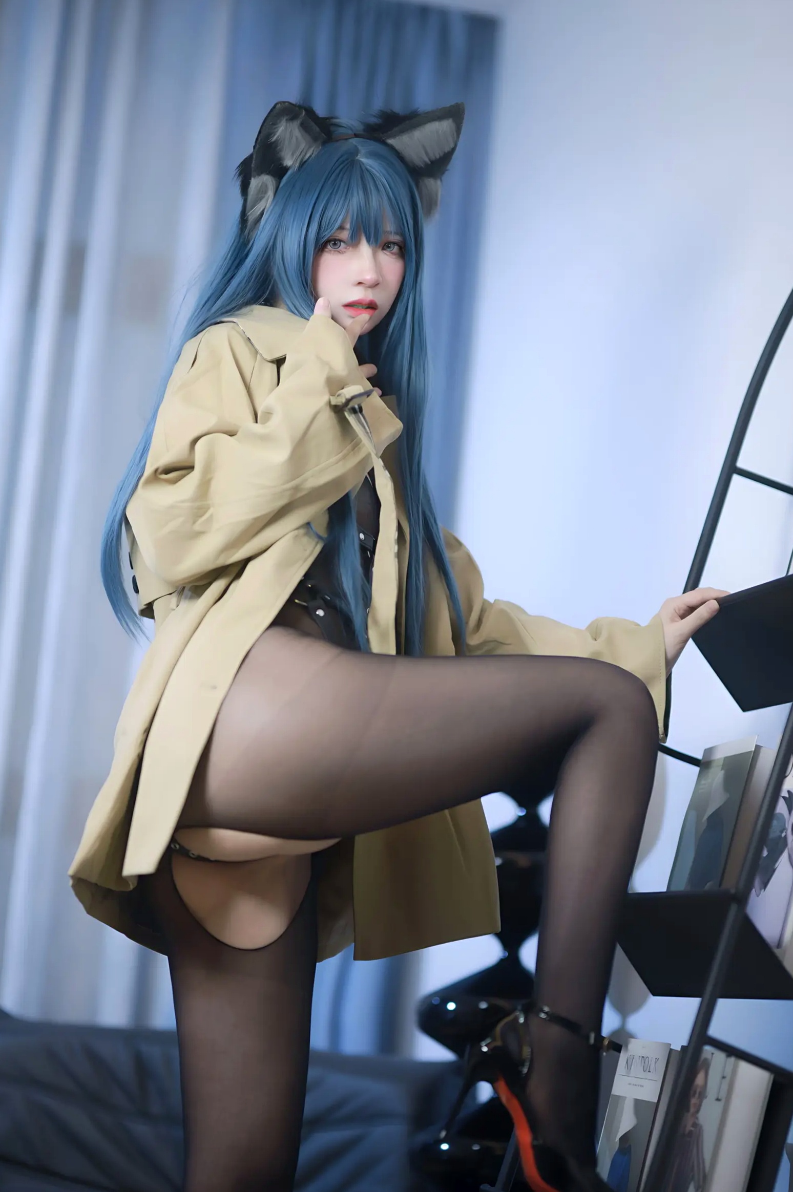 Gallery - 疯猫ss - 猫耳绑带束缚，冷艳蓝发Cosplay潮流私房，大尺度黑丝美腿诱惑写真性感角色扮演黑丝私房照大尺度 女神私房照_秀色女神 - image 41