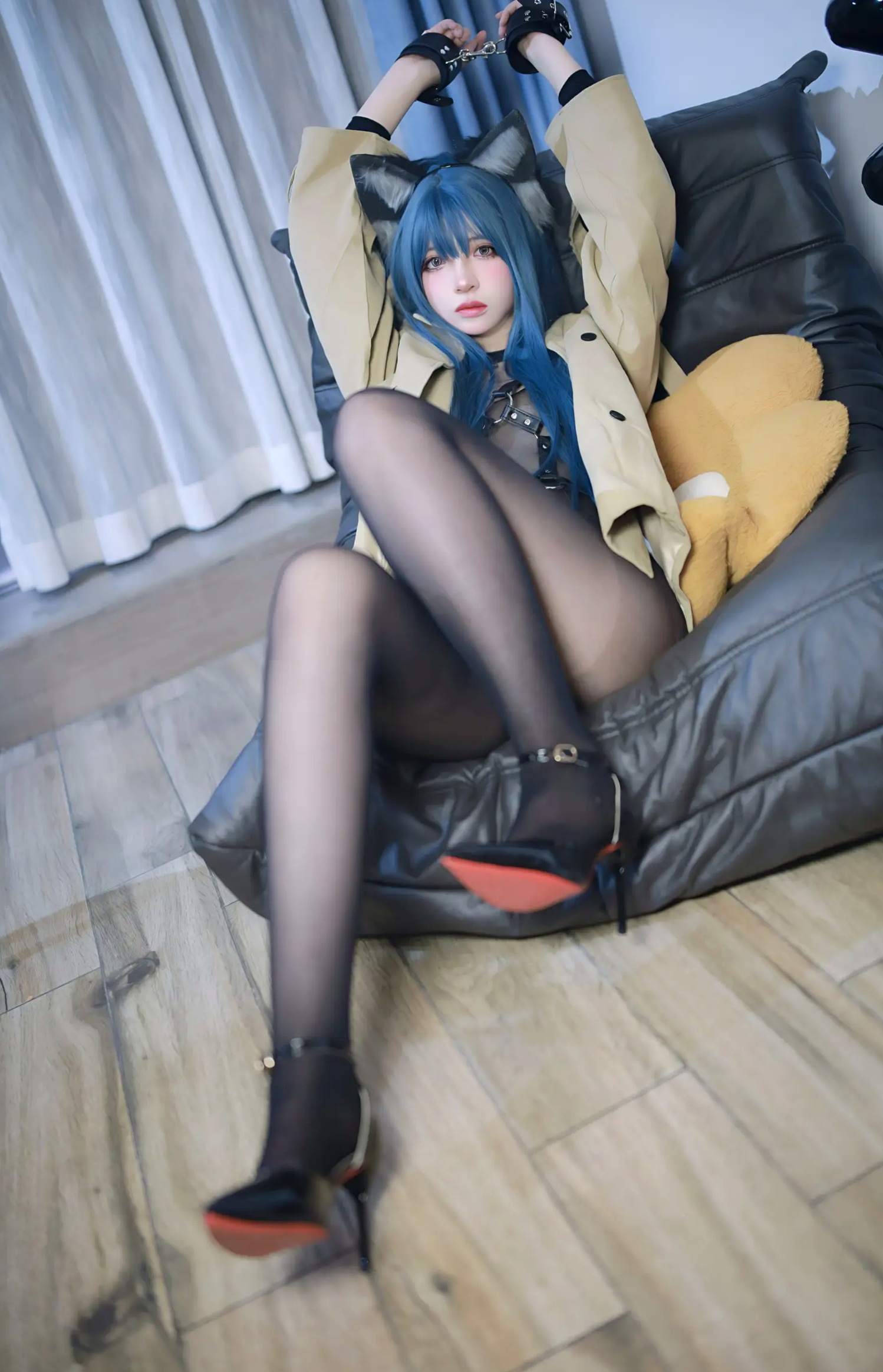Gallery - 疯猫ss - 猫耳绑带束缚，冷艳蓝发Cosplay潮流私房，大尺度黑丝美腿诱惑写真性感角色扮演黑丝私房照大尺度 女神私房照_秀色女神 - image 62