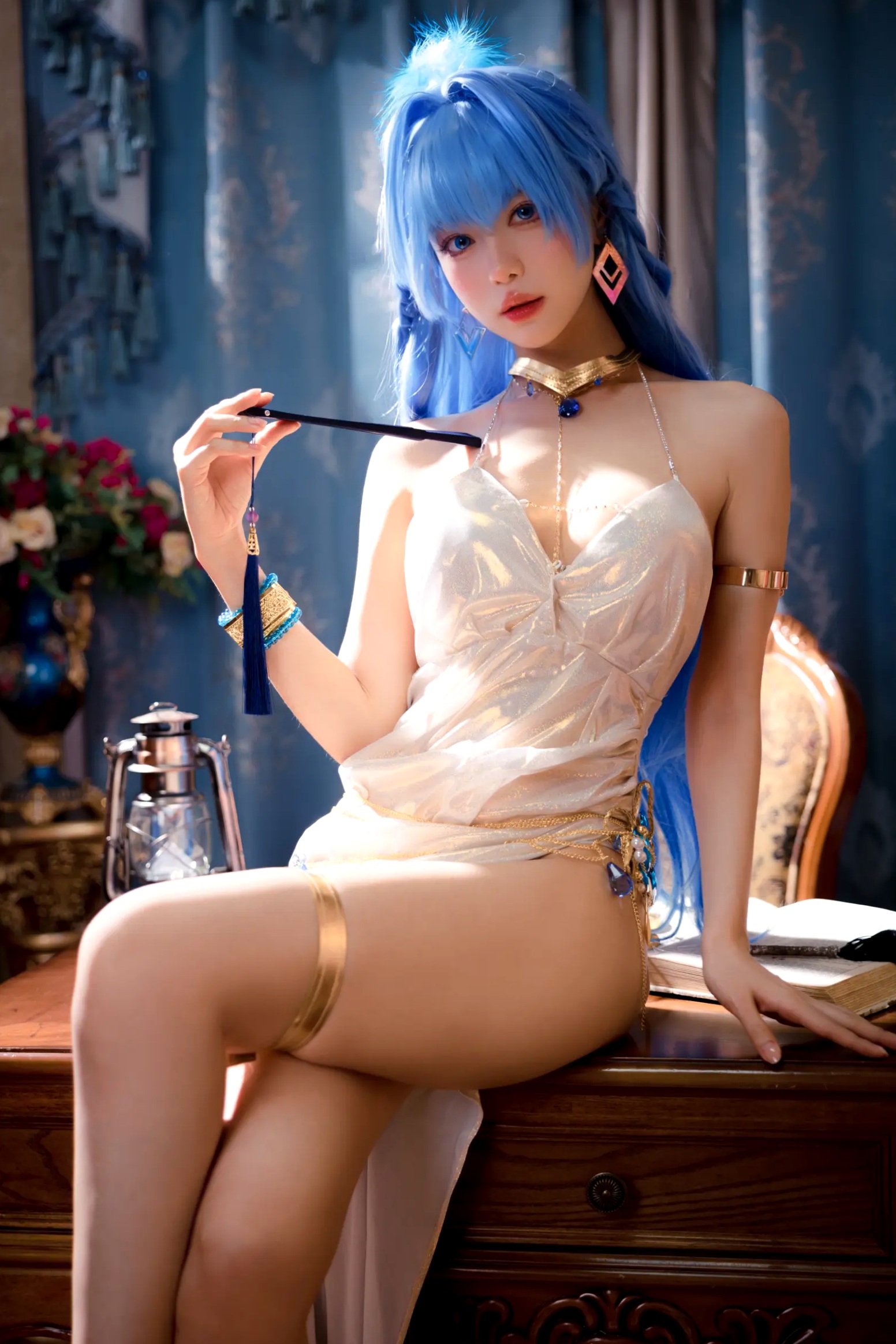 Gallery - Shika小鹿鹿 - 胜利女神海伦Cosplay，蓝色长发冷艳高雅，身着高叉礼服性感妩媚，私房写真大尺度呈现角色扮演冷艳性感诱惑女神 女神私房照_秀色女神 - image 2