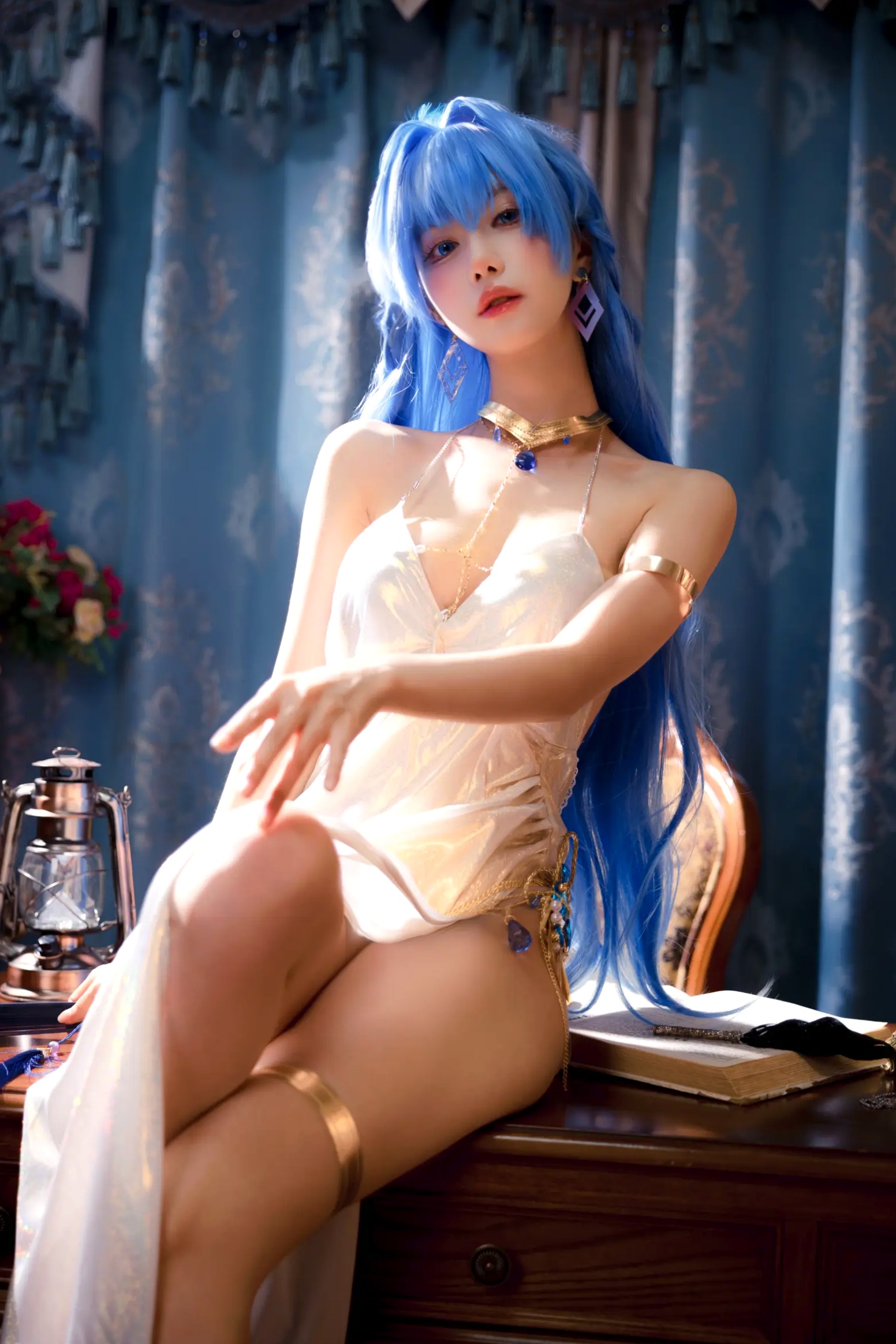 Gallery - Shika小鹿鹿 - 胜利女神海伦Cosplay，蓝色长发冷艳高雅，身着高叉礼服性感妩媚，私房写真大尺度呈现角色扮演冷艳性感诱惑女神 女神私房照_秀色女神 - image 5