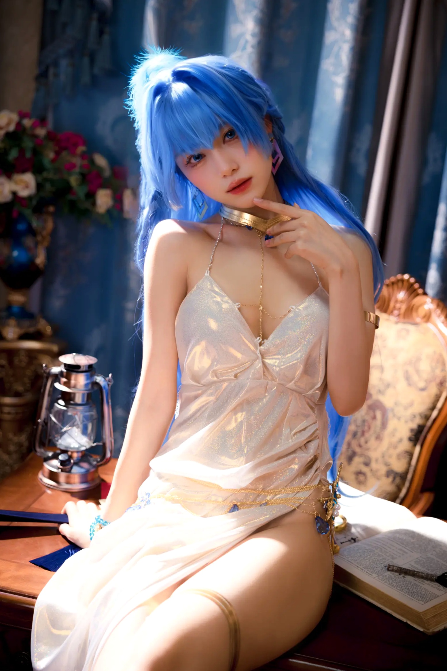 Gallery - Shika小鹿鹿 - 胜利女神海伦Cosplay，蓝色长发冷艳高雅，身着高叉礼服性感妩媚，私房写真大尺度呈现角色扮演冷艳性感诱惑女神 女神私房照_秀色女神 - image 6