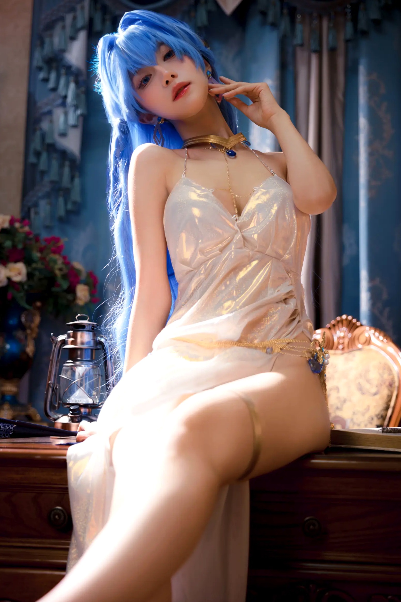 Gallery - Shika小鹿鹿 - 胜利女神海伦Cosplay，蓝色长发冷艳高雅，身着高叉礼服性感妩媚，私房写真大尺度呈现角色扮演冷艳性感诱惑女神 女神私房照_秀色女神 - image 9