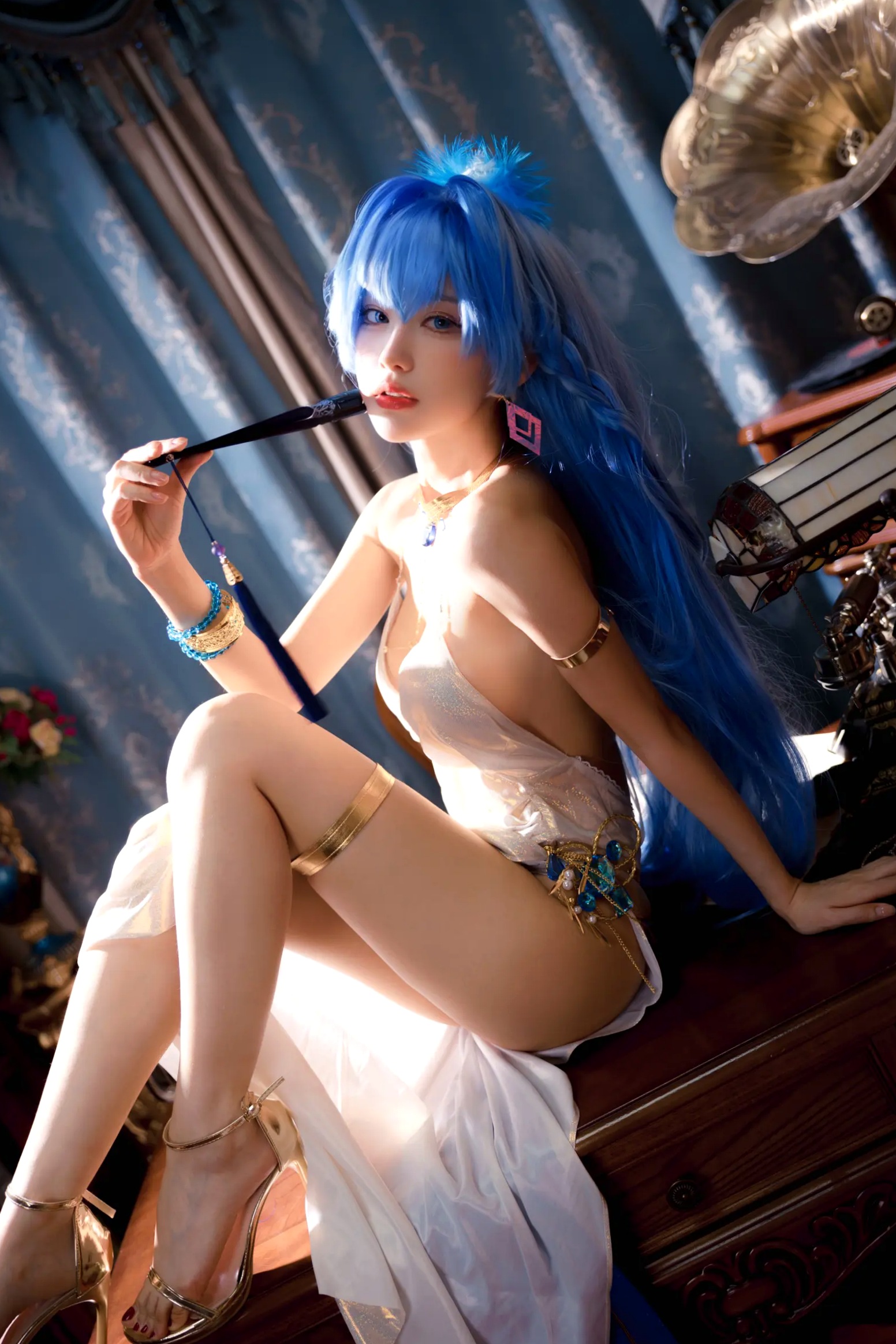 Gallery - Shika小鹿鹿 - 胜利女神海伦Cosplay，蓝色长发冷艳高雅，身着高叉礼服性感妩媚，私房写真大尺度呈现角色扮演冷艳性感诱惑女神 女神私房照_秀色女神 - image 12