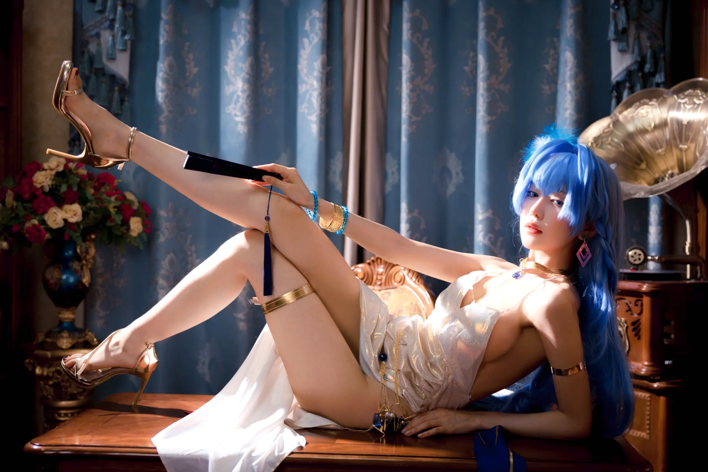 Gallery - Shika小鹿鹿 - 胜利女神海伦Cosplay，蓝色长发冷艳高雅，身着高叉礼服性感妩媚，私房写真大尺度呈现角色扮演冷艳性感诱惑女神 女神私房照_秀色女神 - image 33
