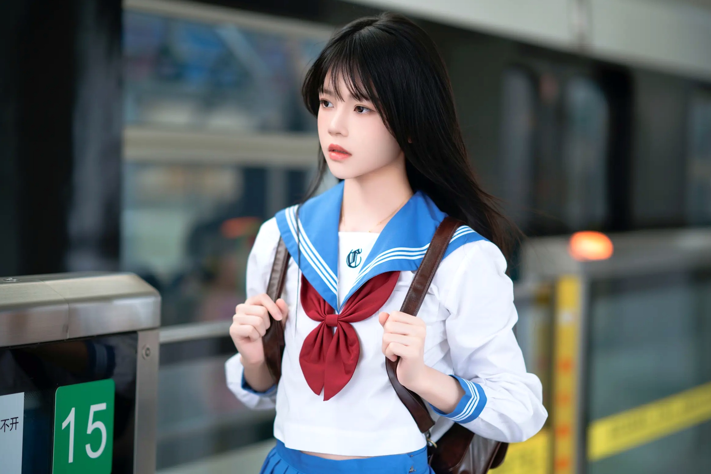 Gallery - 桜桃喵 - 地铁JK水手服校服少女，清纯可爱校园风写真，都市地铁里的青春初恋感 [33P]校服制服清纯萌系街拍 女神私房照_秀色女神 - image 11