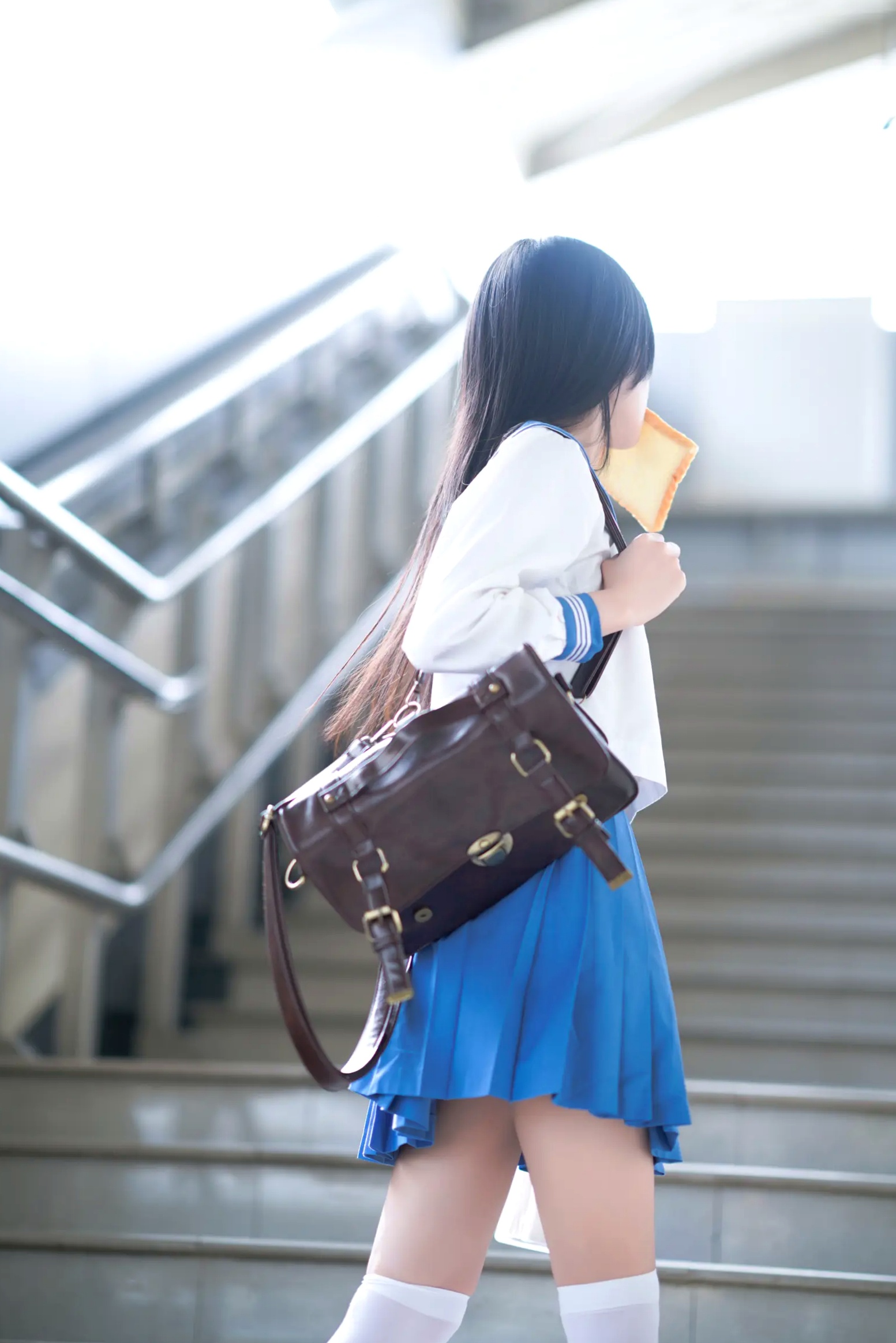 Gallery - 桜桃喵 - 地铁JK水手服校服少女，清纯可爱校园风写真，都市地铁里的青春初恋感 [33P]校服制服清纯萌系街拍 女神私房照_秀色女神 - image 13