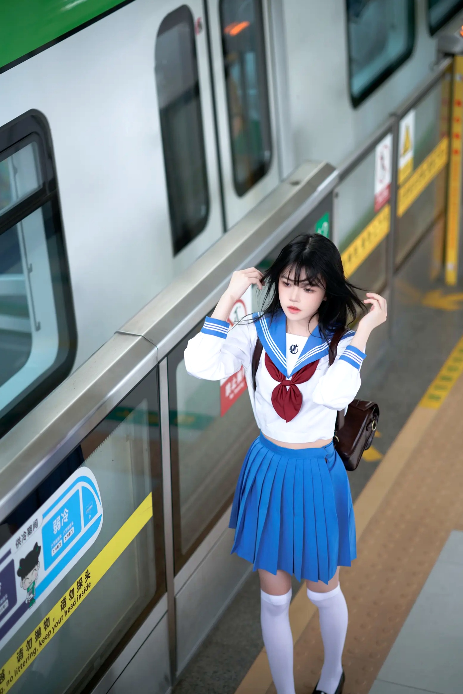 Gallery - 桜桃喵 - 地铁JK水手服校服少女，清纯可爱校园风写真，都市地铁里的青春初恋感 [33P]校服制服清纯萌系街拍 女神私房照_秀色女神 - image 16