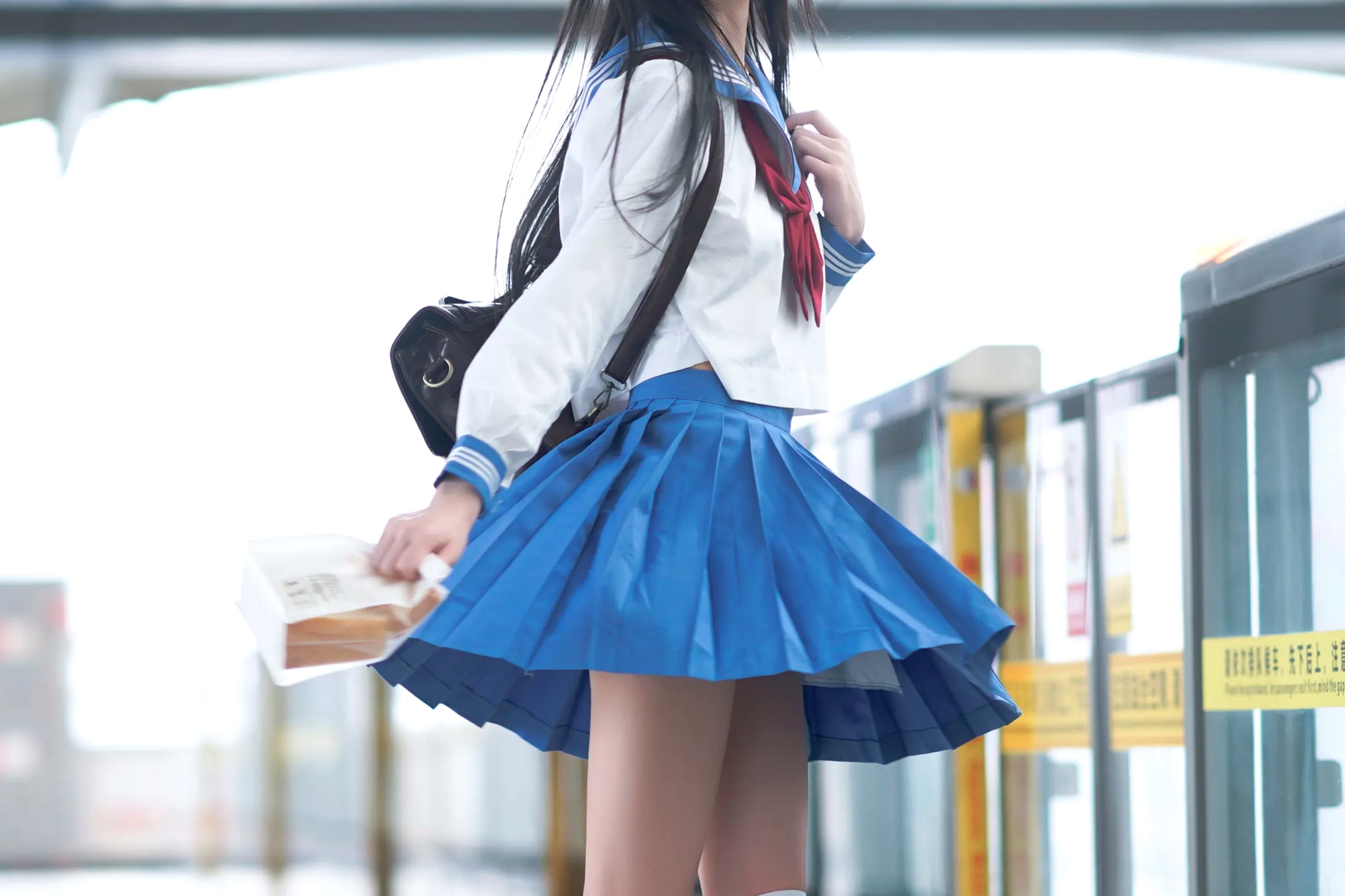 Gallery - 桜桃喵 - 地铁JK水手服校服少女，清纯可爱校园风写真，都市地铁里的青春初恋感 [33P]校服制服清纯萌系街拍 女神私房照_秀色女神 - image 21