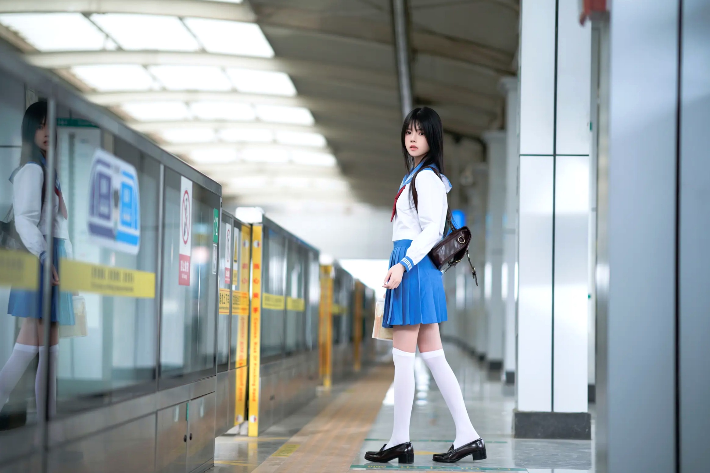 Gallery - 桜桃喵 - 地铁JK水手服校服少女，清纯可爱校园风写真，都市地铁里的青春初恋感 [33P]校服制服清纯萌系街拍 女神私房照_秀色女神 - image 29