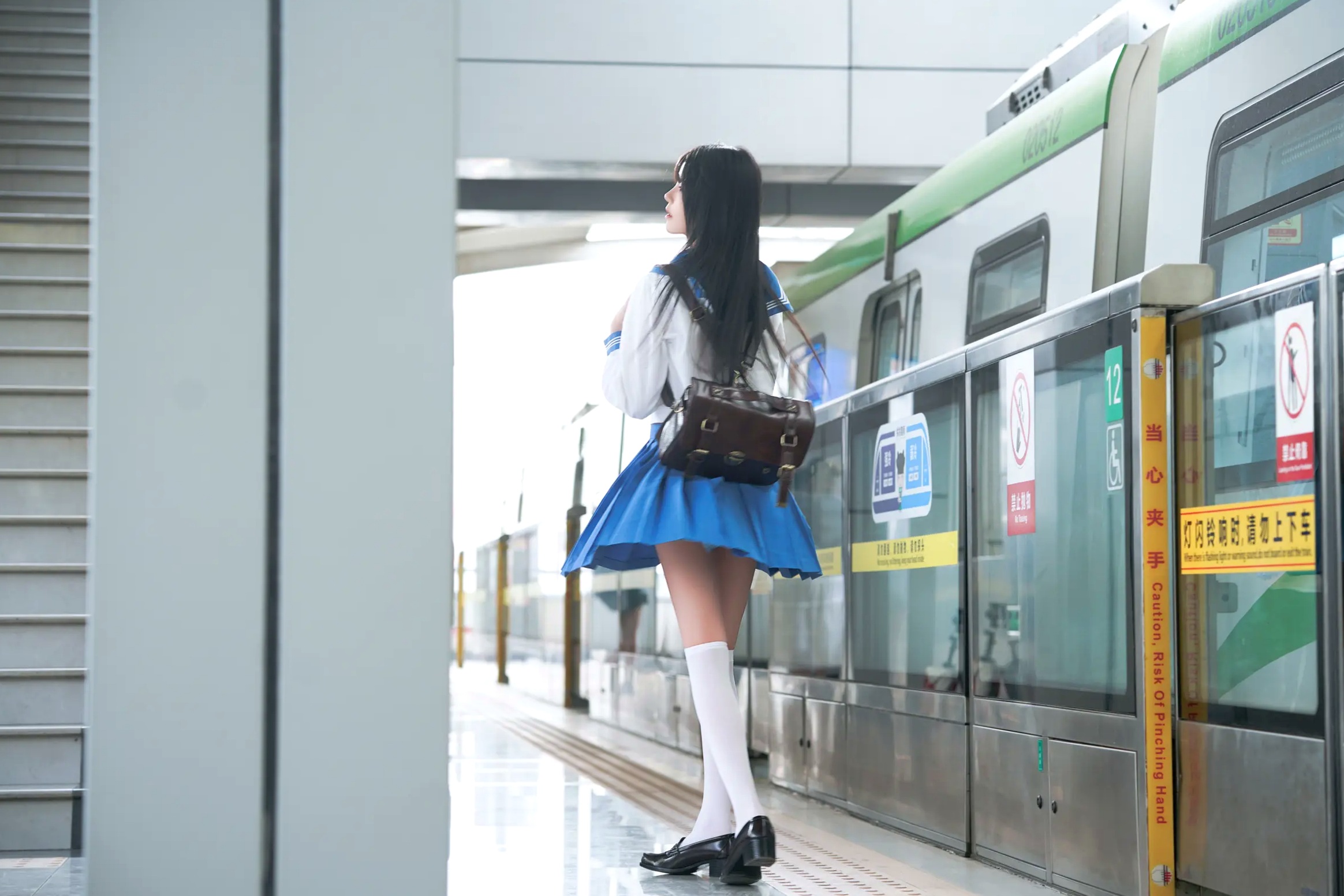 Gallery - 桜桃喵 - 地铁JK水手服校服少女，清纯可爱校园风写真，都市地铁里的青春初恋感 [33P]校服制服清纯萌系街拍 女神私房照_秀色女神 - image 30