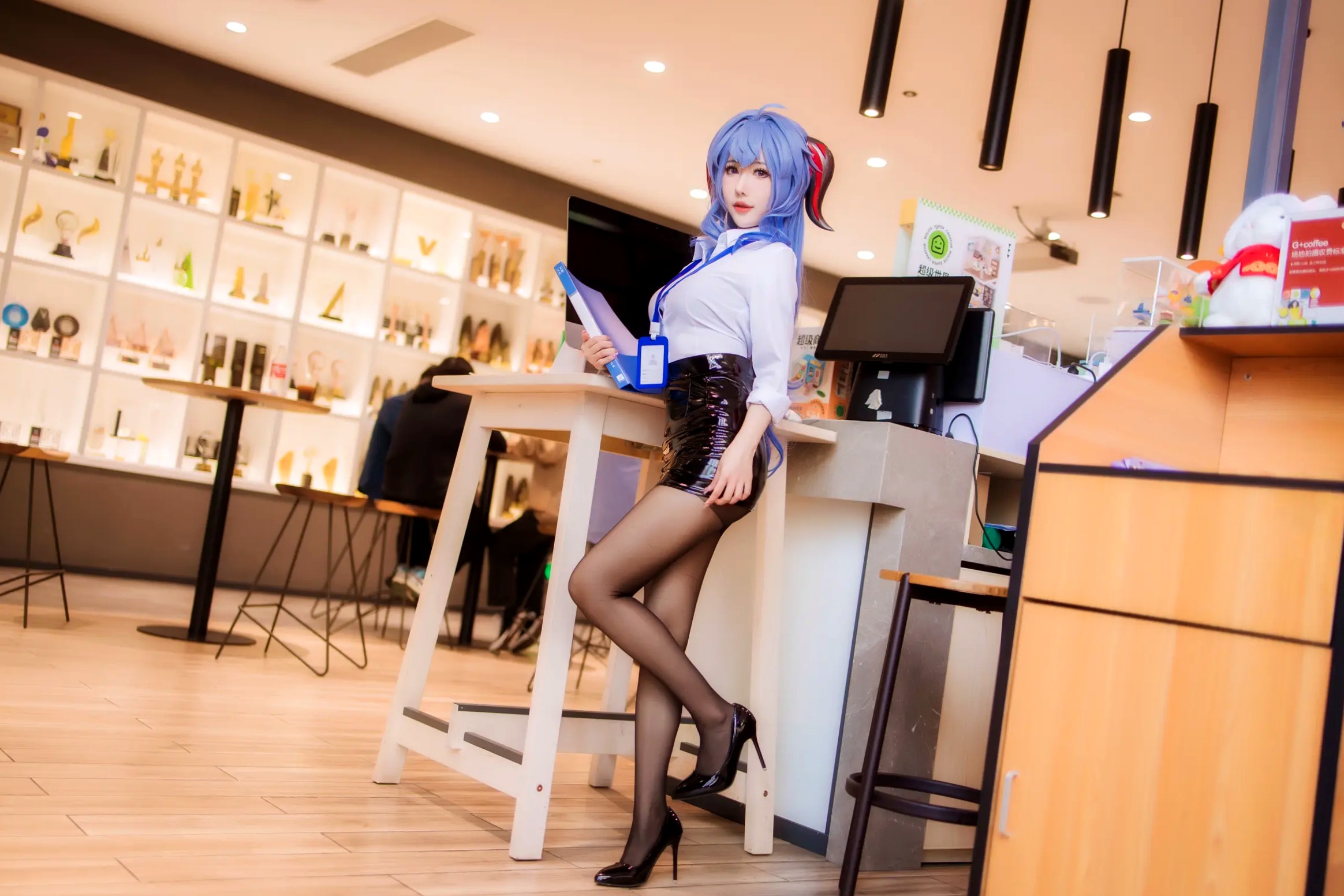 Gallery - 仙女月 - 原神甘雨OL职场风，干练白衬衫搭配修长丝袜，极品颜值cosplay写真角色扮演黑丝制服气质美腿 女神私房照_秀色女神 - image 1